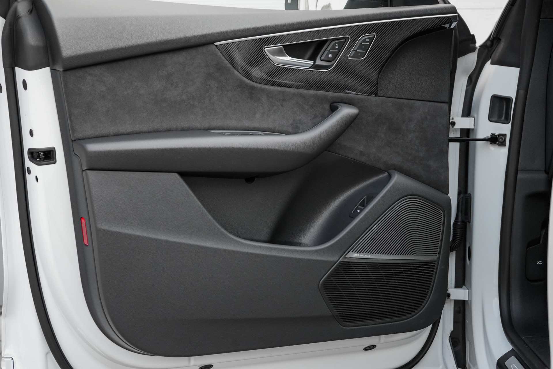 AUDI SQ8 Competition TFSI quattro tiptronic-image-16
