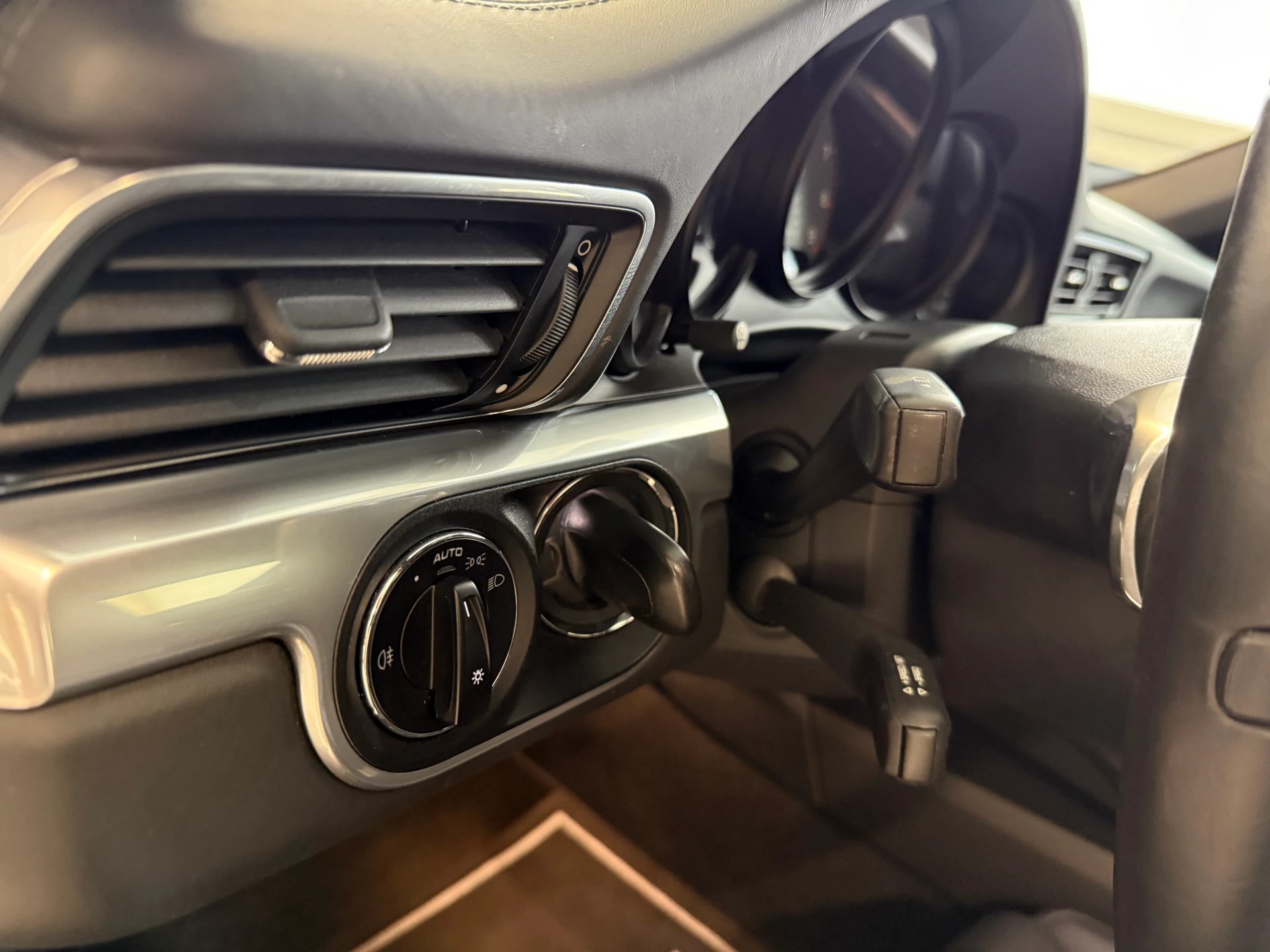 PORSCHE 911 Cabrio Carrera S PDK-image-17