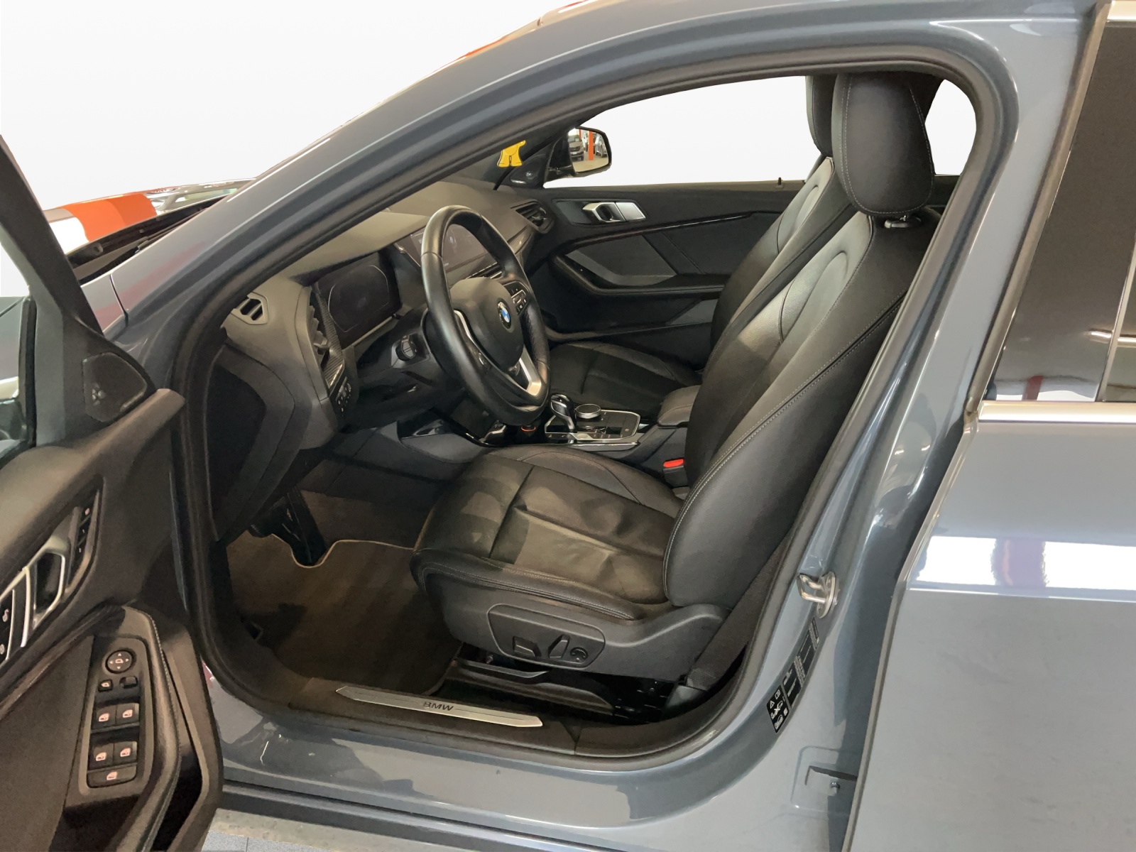 BMW 120d xDrive Steptronic Luxury Line-image-11
