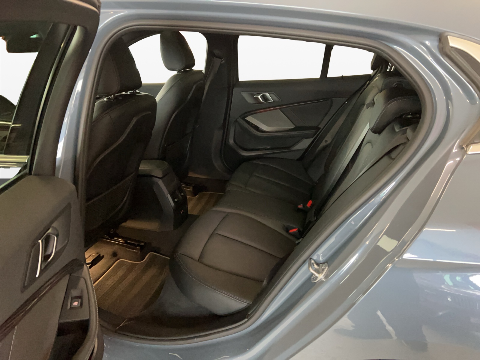 BMW 120d xDrive Steptronic Luxury Line-image-14