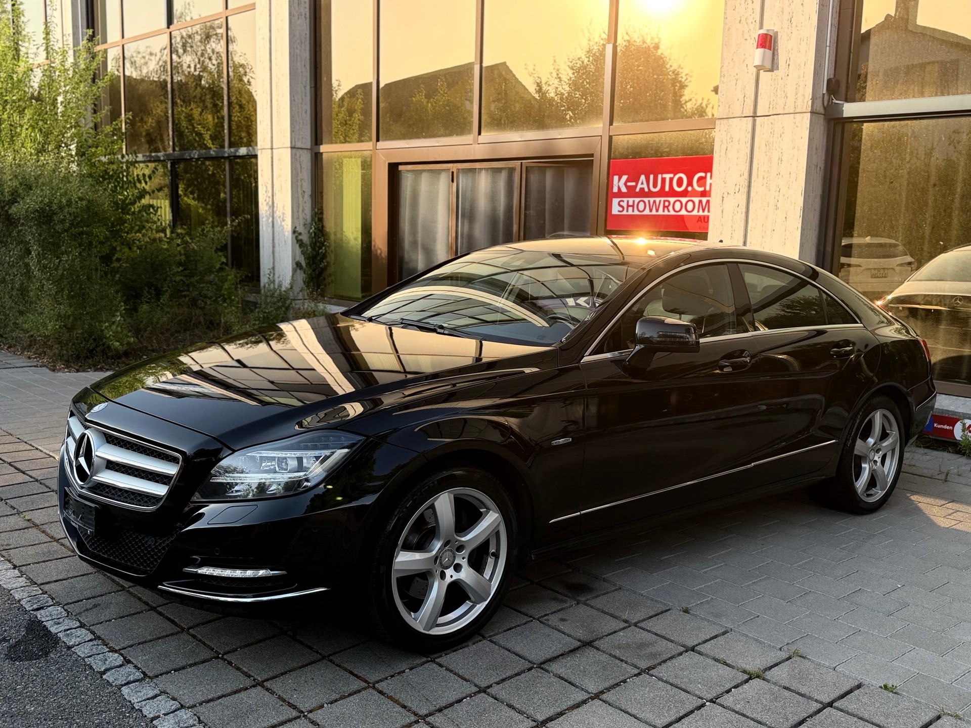 MERCEDES-BENZ CLS 350 7G-Tronic-showroom-element-2