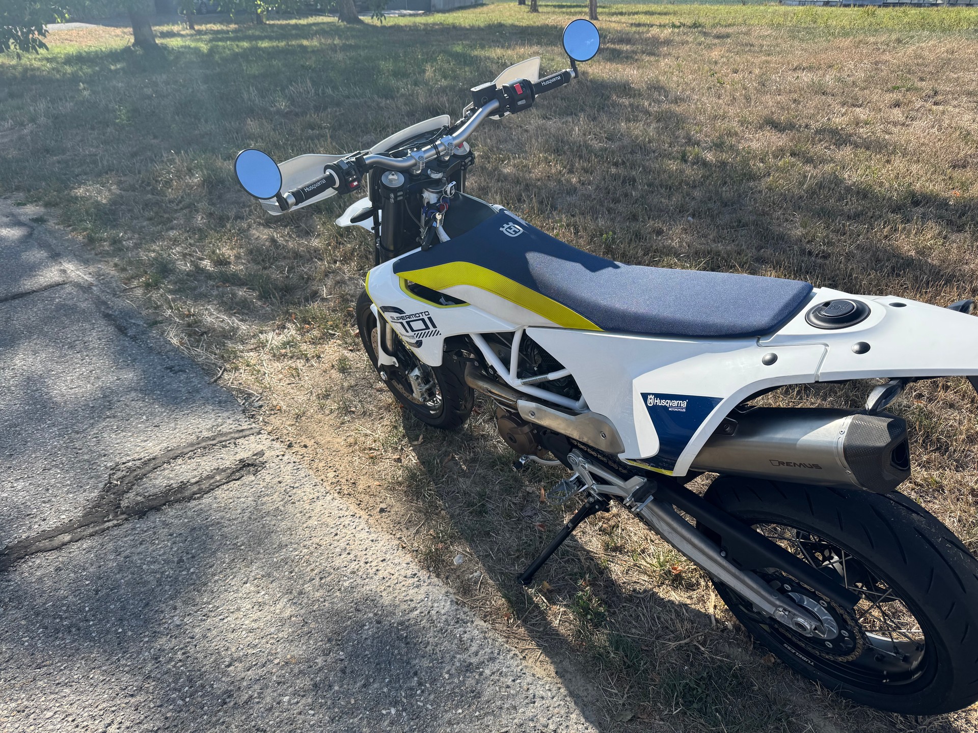 HUSQVARNA 701 Supermoto-image-4