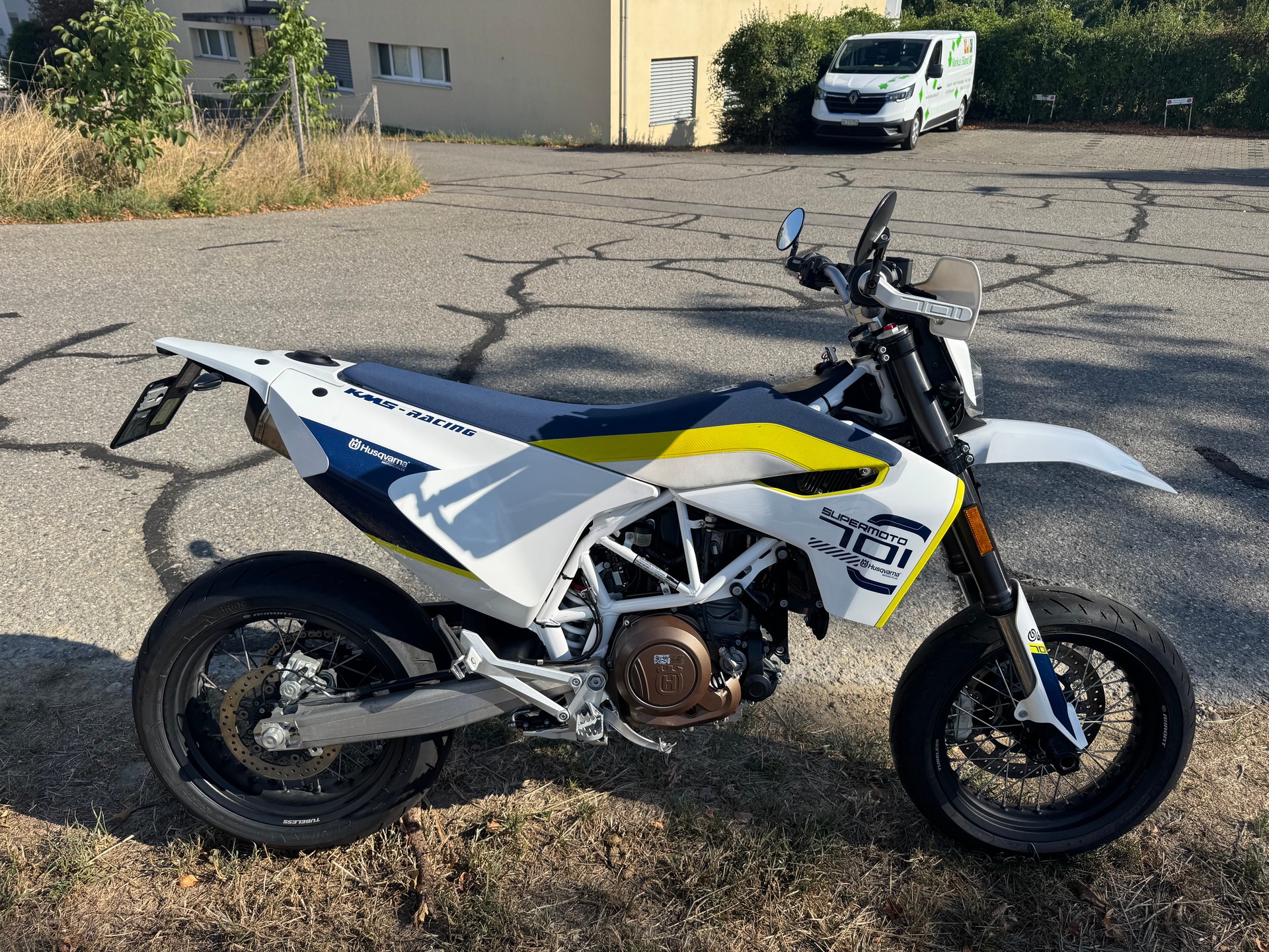 HUSQVARNA 701 Supermoto-image-1