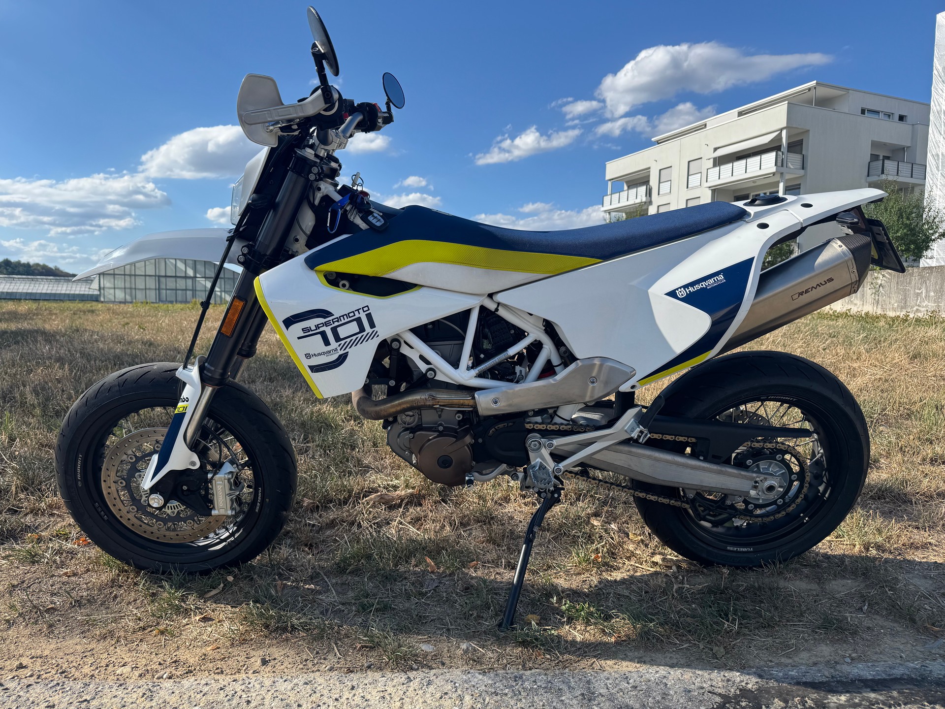 HUSQVARNA 701 Supermoto-image-2
