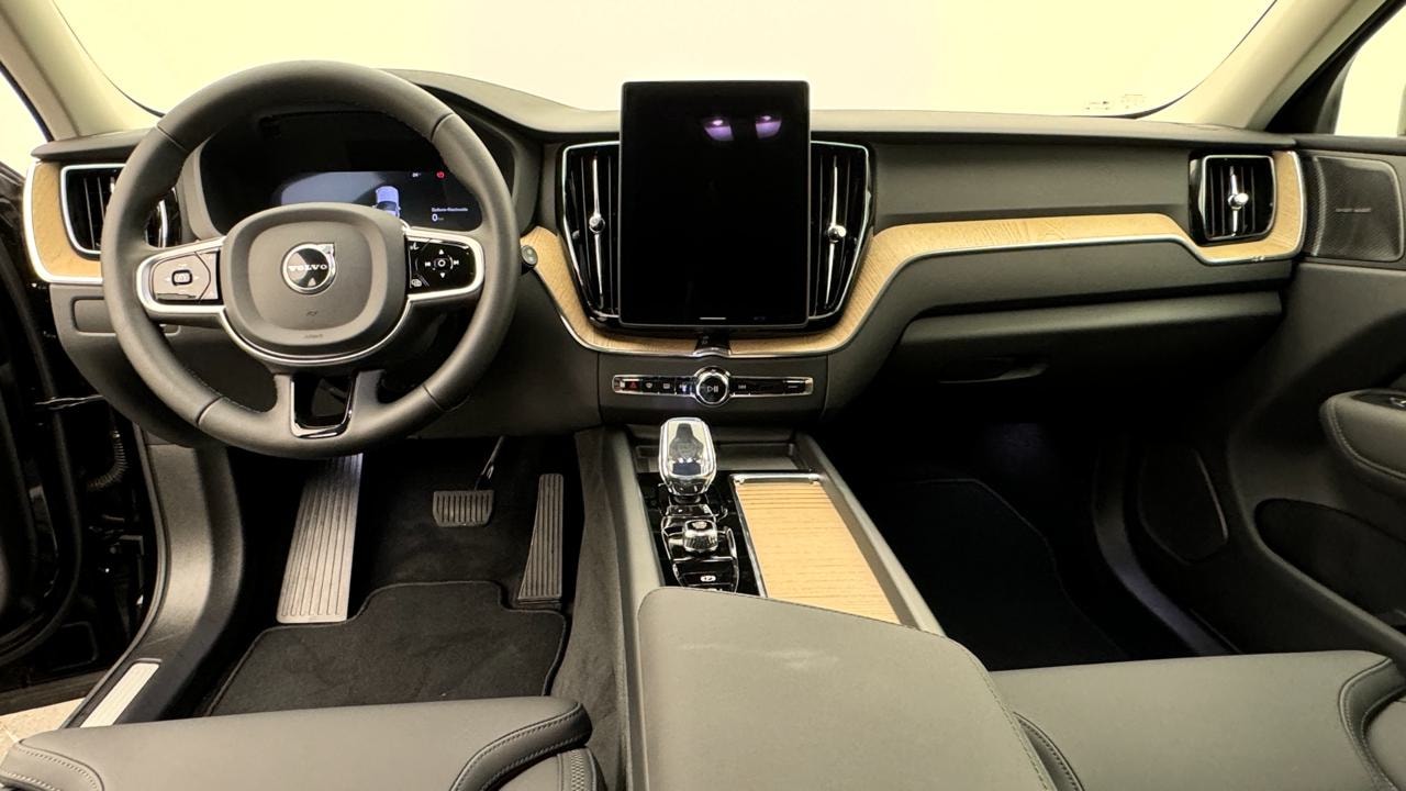 VOLVO XC60 T6 eAWD PluginHybrid Plus Dark Geartronic-image-5