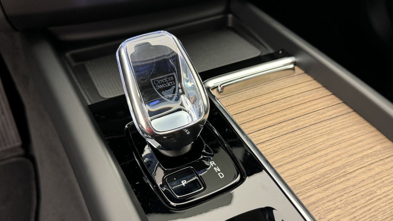 VOLVO XC60 T6 eAWD PluginHybrid Plus Dark Geartronic-image-10