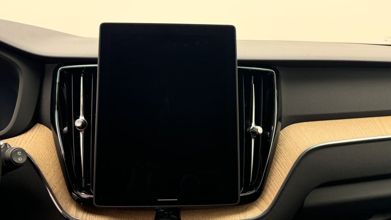 VOLVO XC60 T6 eAWD PluginHybrid Plus Dark Geartronic-image-7