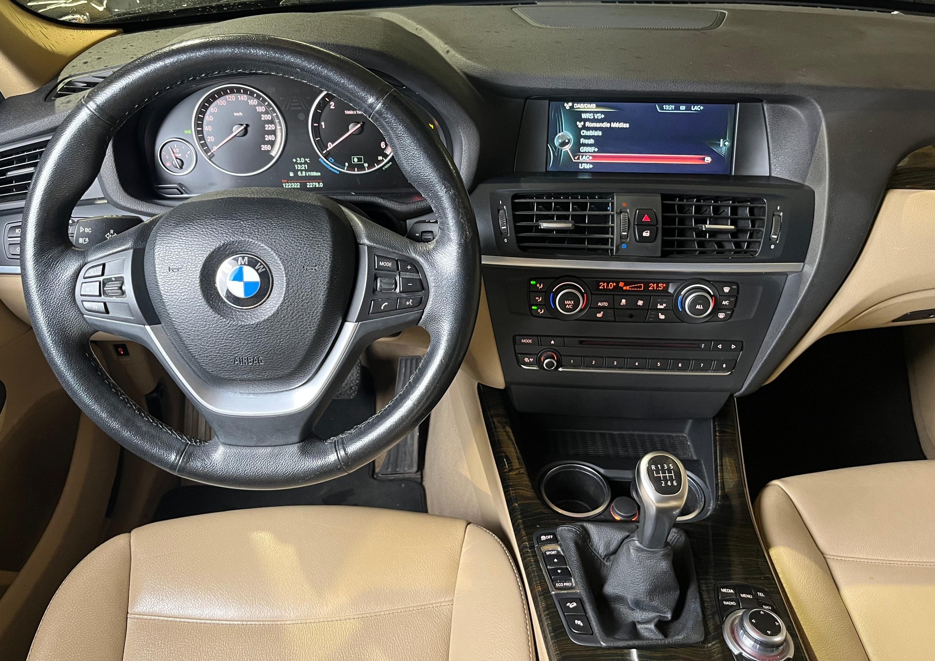 BMW X3 xDrive 20d-image-16