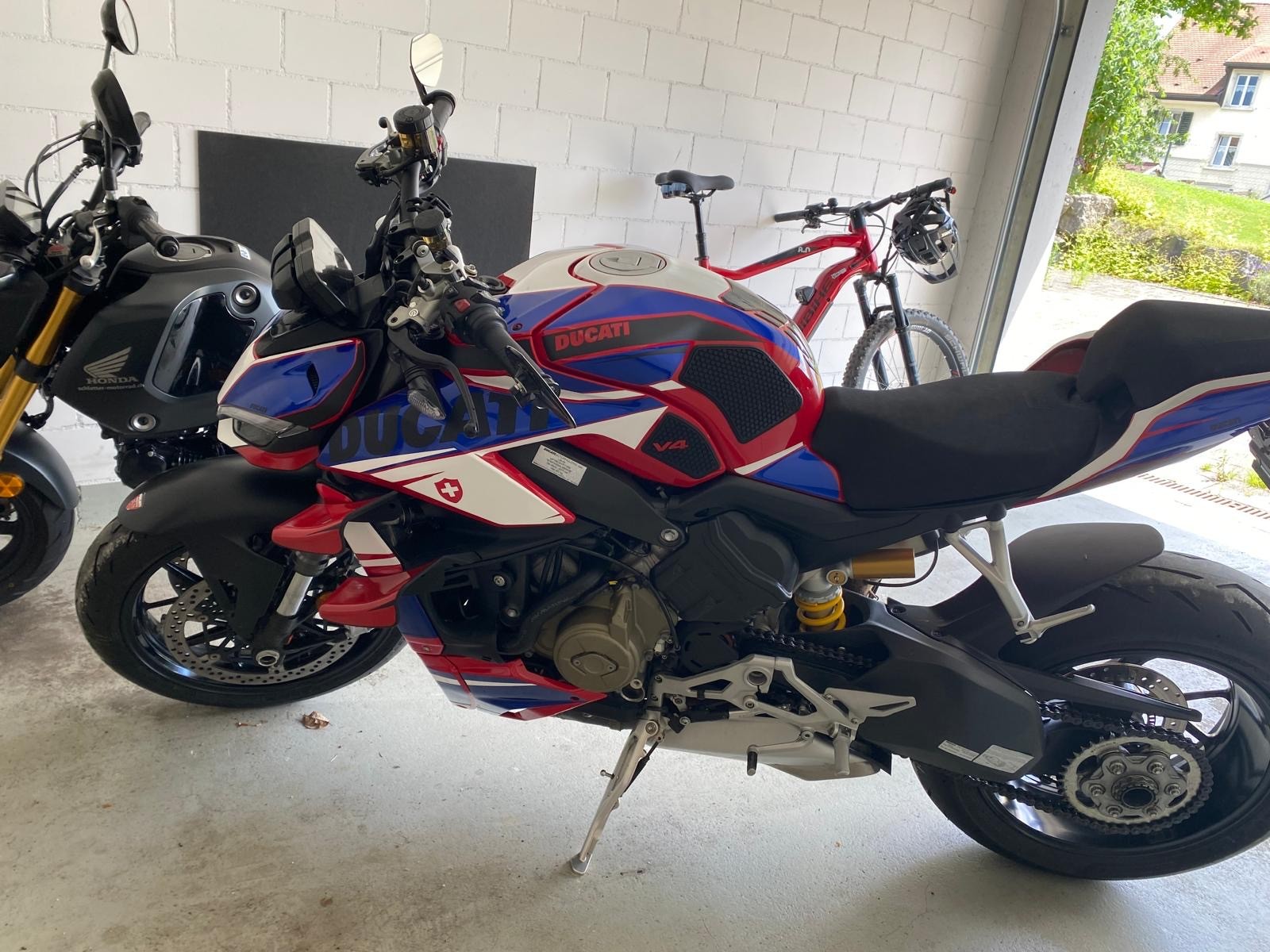 DUCATI STREETFIGHTER V4-image-1
