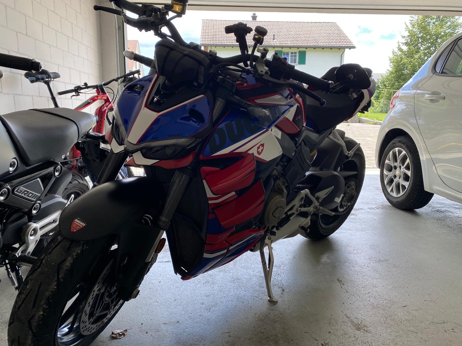 DUCATI STREETFIGHTER V4-image-3