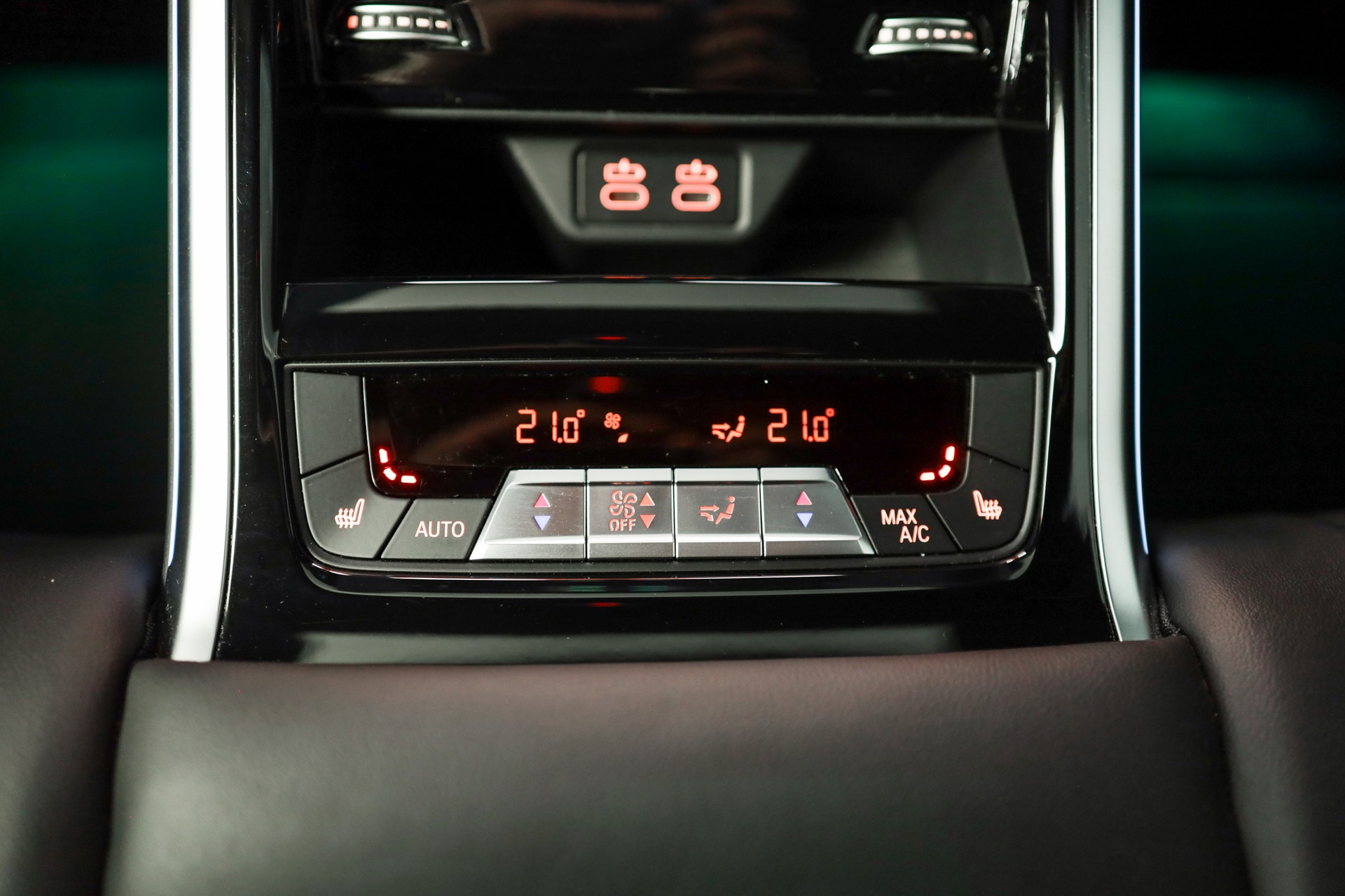 BMW 840d xDrive M Sport GranCoupé Laserlight • Toit panoramique • Jantes M 20"-image-13