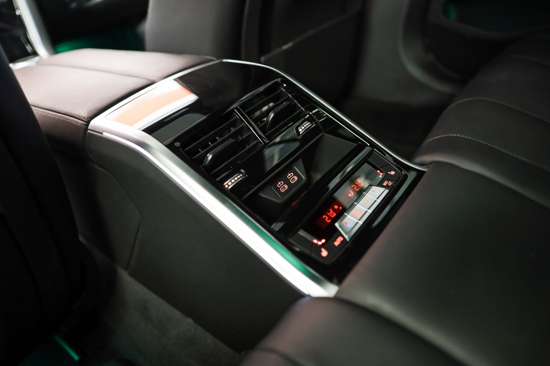 BMW 840d xDrive M Sport GranCoupé Laserlight • Toit panoramique • Jantes M 20"-image-14