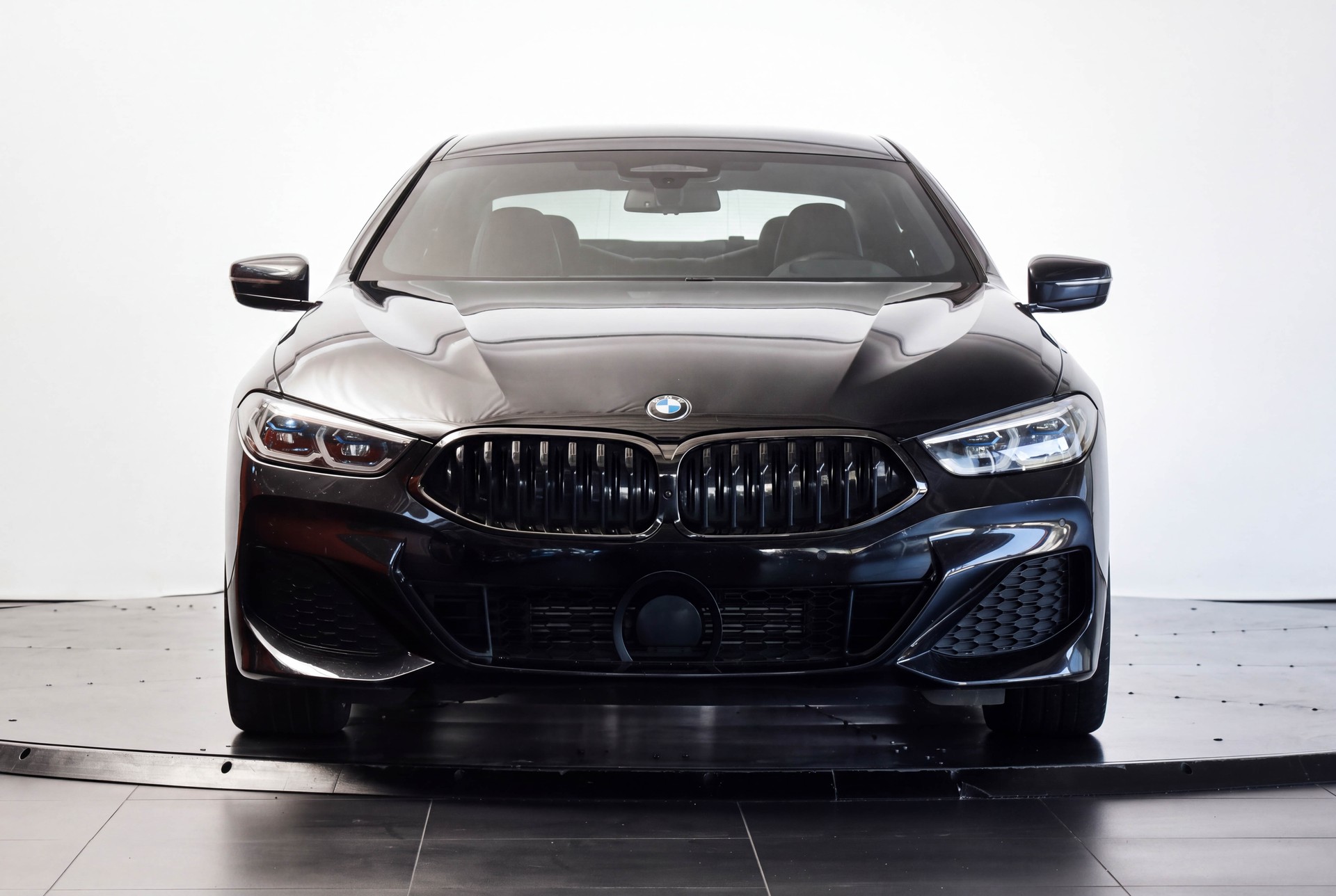 BMW 840d xDrive M Sport GranCoupé Laserlight / Toit panoramique / Jantes M 20"-showroom-element-1