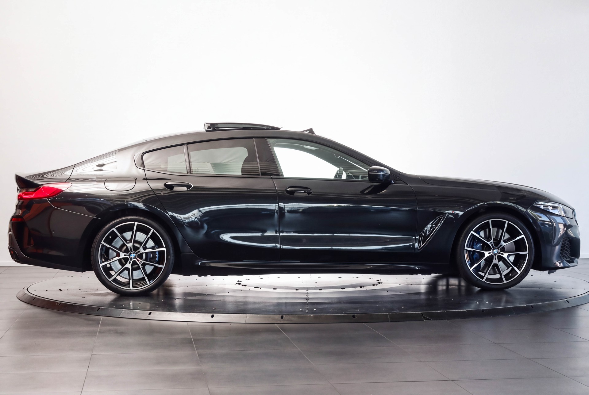 BMW 840d xDrive M Sport GranCoupé Laserlight • Toit panoramique • Jantes M 20"-image-6