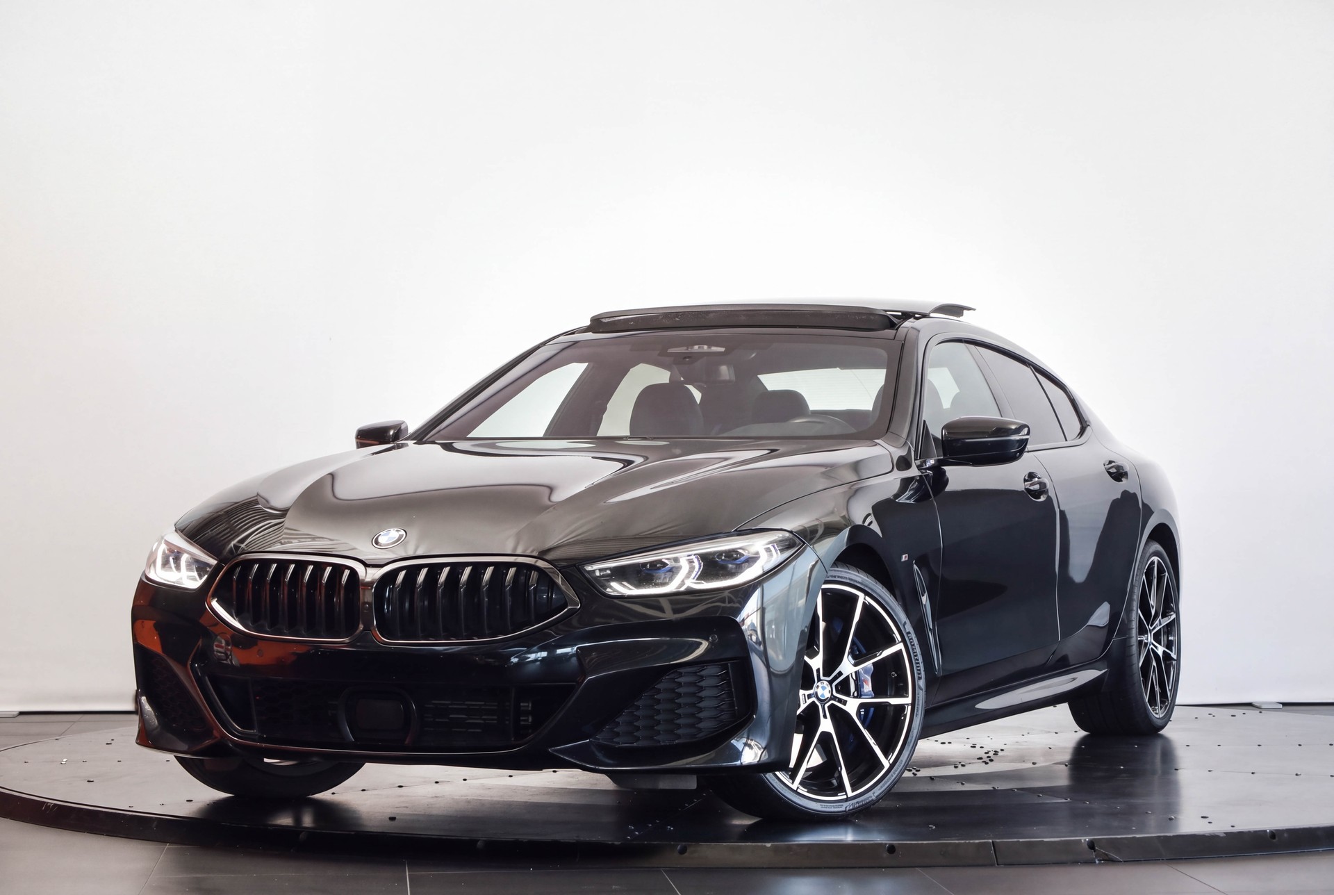 BMW 840d xDrive M Sport GranCoupé Laserlight / Toit panoramique / Jantes M 20"-showroom-element-3