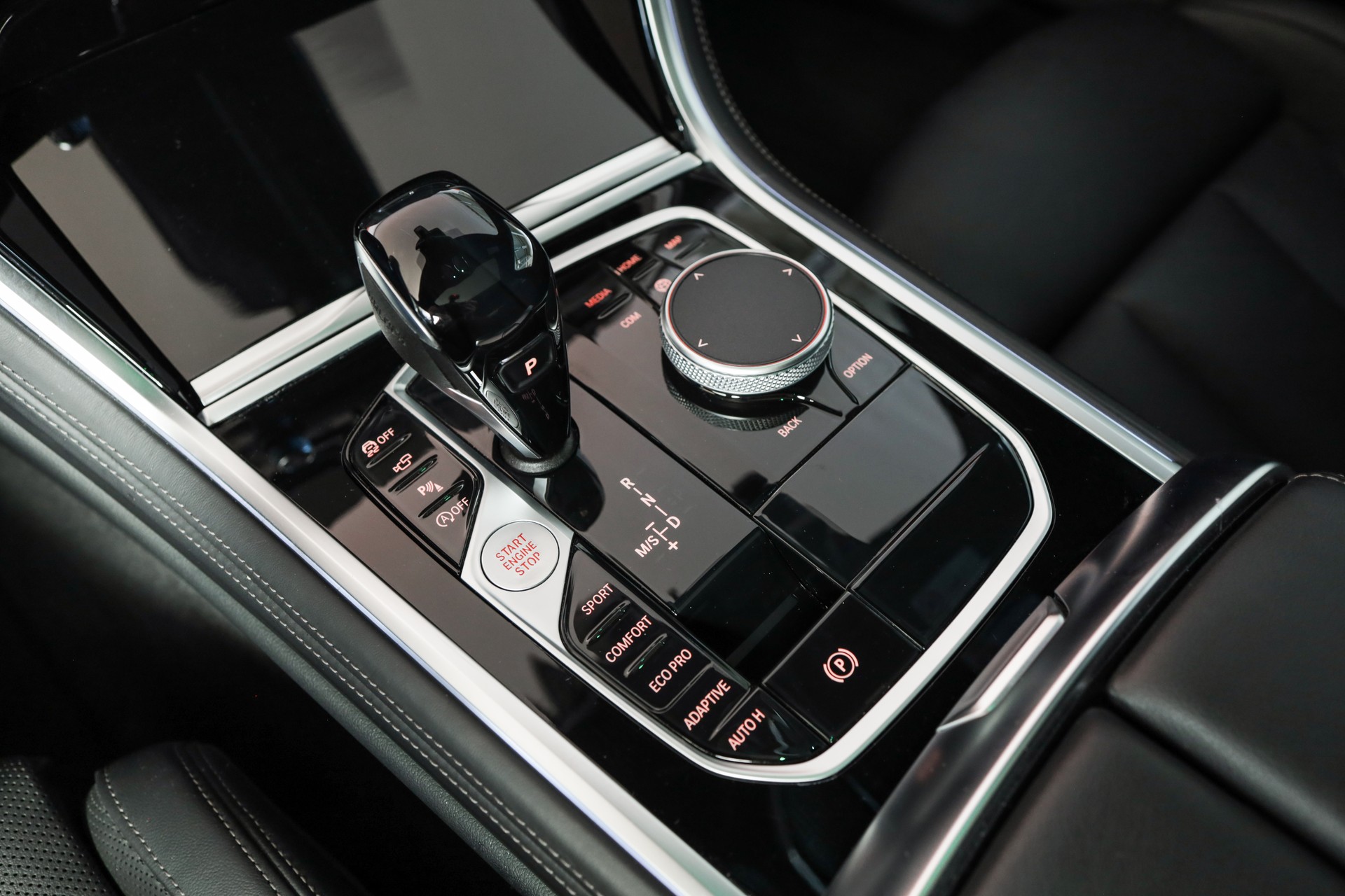 BMW 840d xDrive M Sport GranCoupé Laserlight • Toit panoramique • Jantes M 20"-image-16