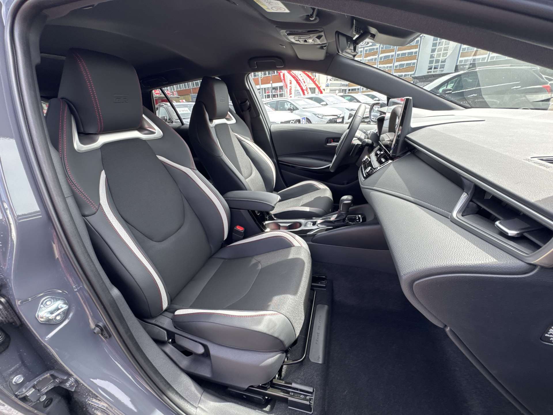TOYOTA Corolla Touring Sports 2.0 HSD GR Sport e-CVT Automat-image-11