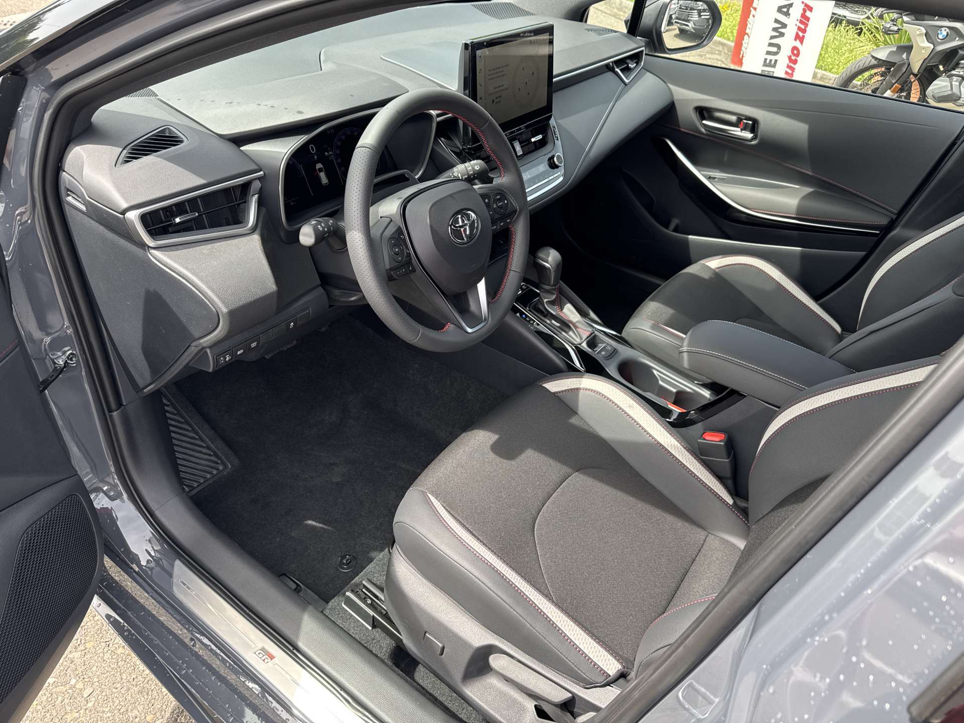TOYOTA Corolla Touring Sports 2.0 HSD GR Sport e-CVT Automat-image-4