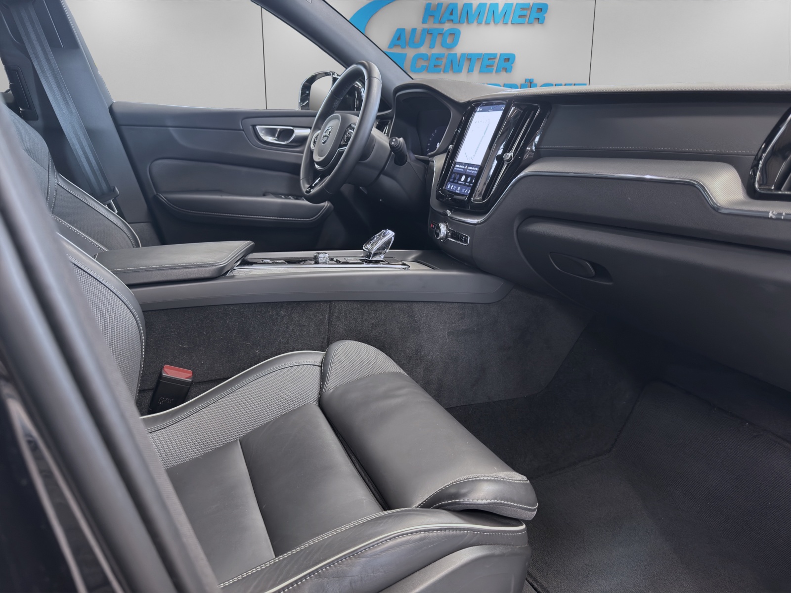 VOLVO XC60 2.0 T8 TE XCENTRIC Black Edition eAWD-image-12