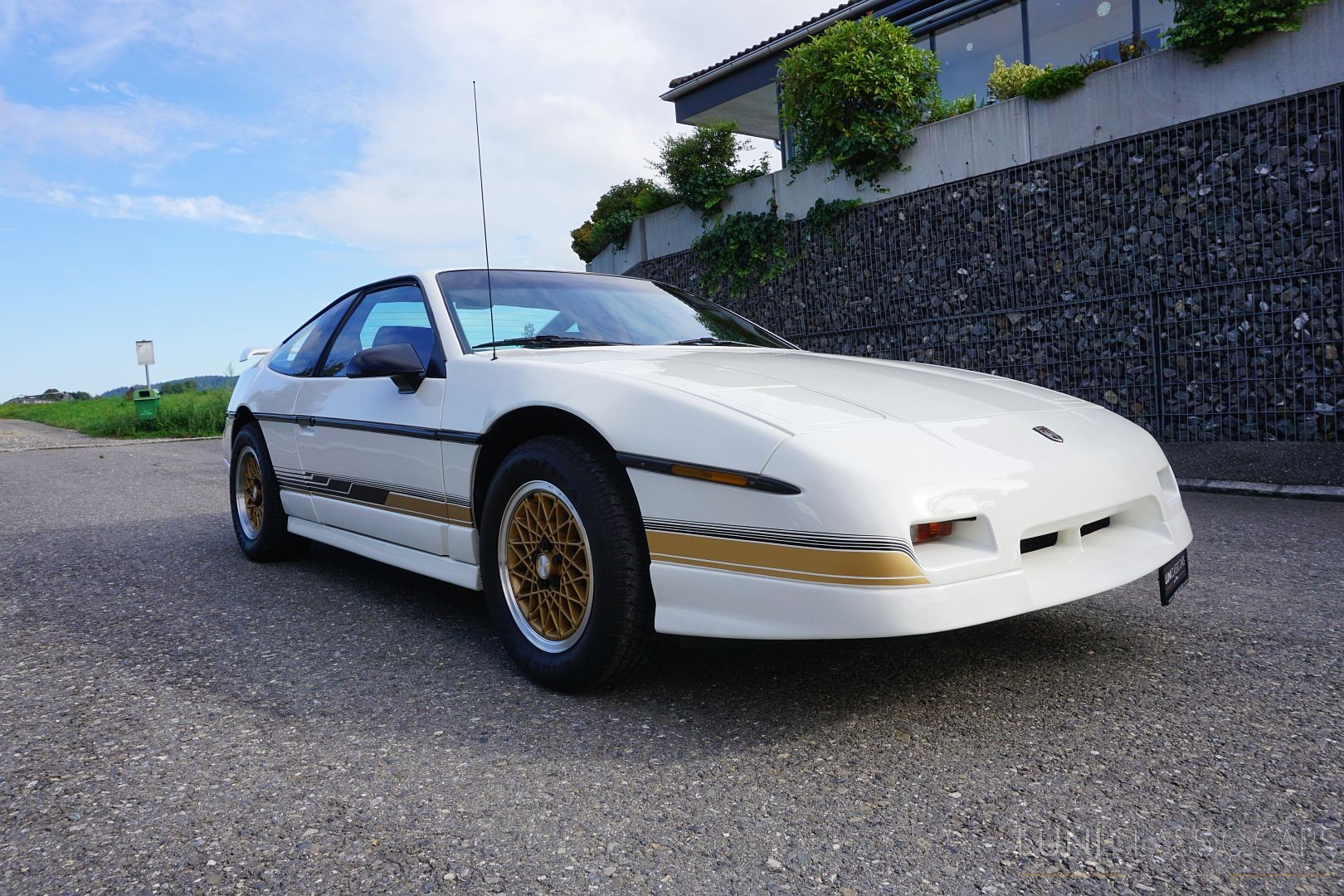 PONTIAC Fiero GT-image-9