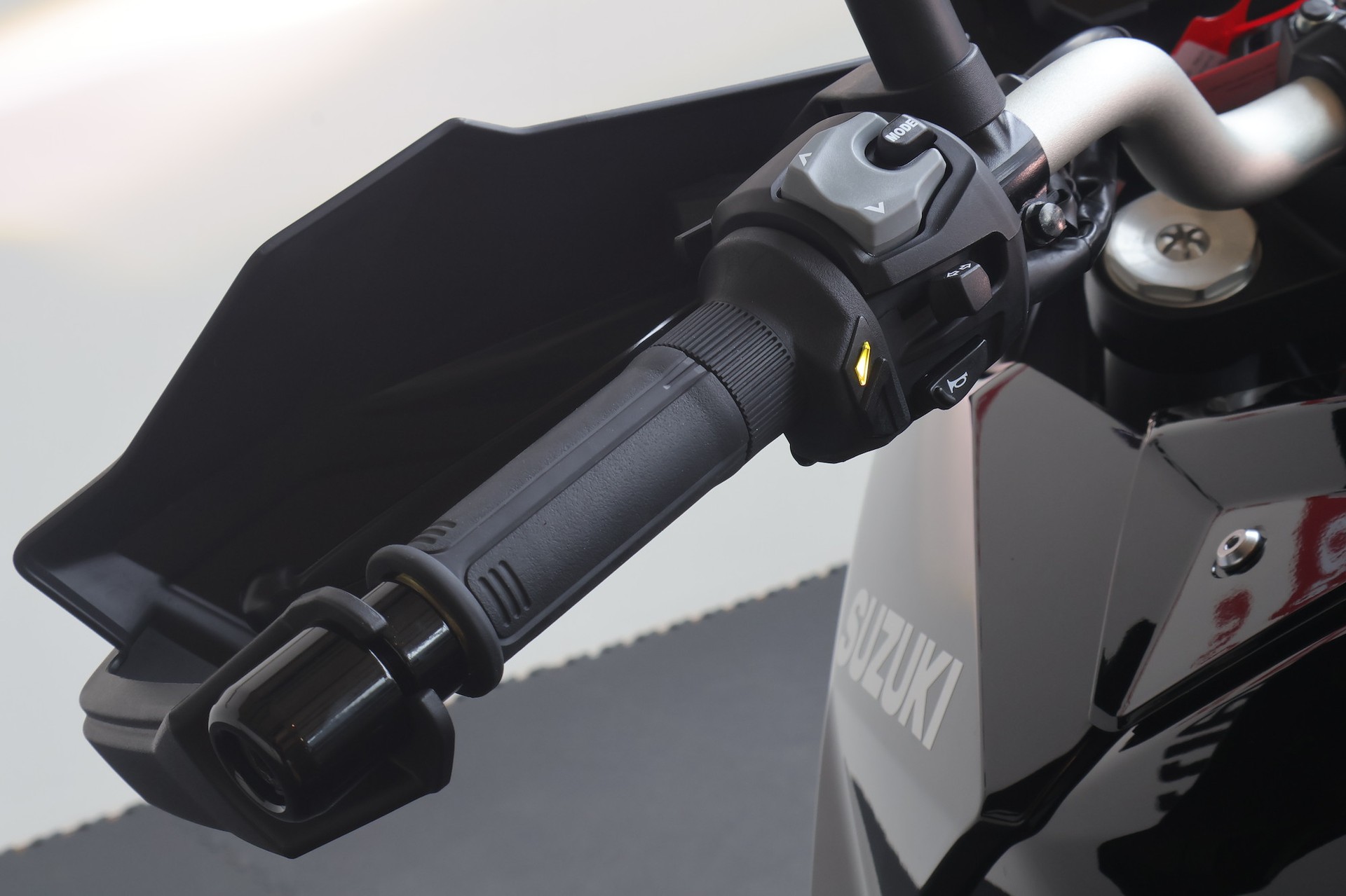 SUZUKI DL 800 A V-Strom-image-6