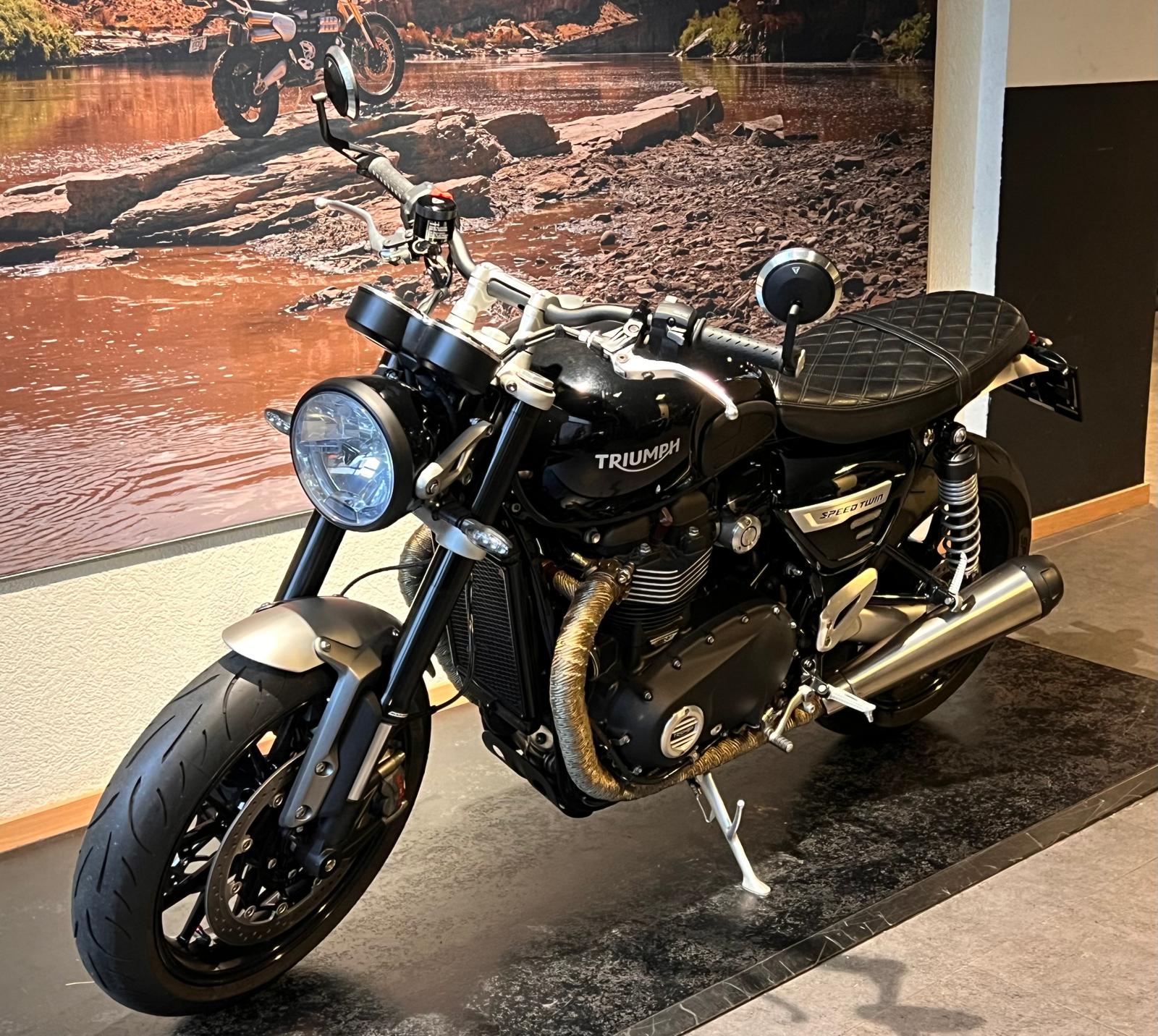 TRIUMPH Speed Twin 1200-image-2