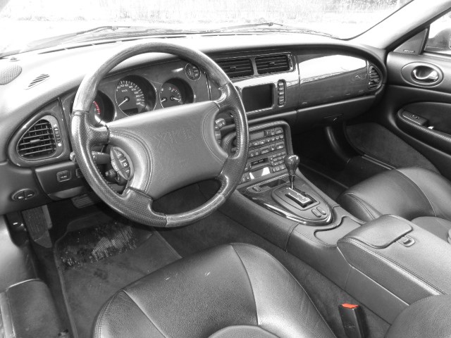 JAGUAR XKR S/C Convertible-image-8