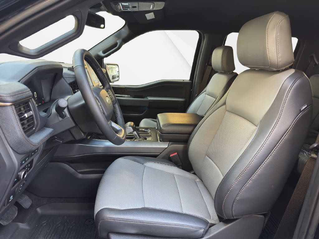FORD F-150 Lightning DKab.Pick-up 98 kWh Lariat Launch Edition-image-4