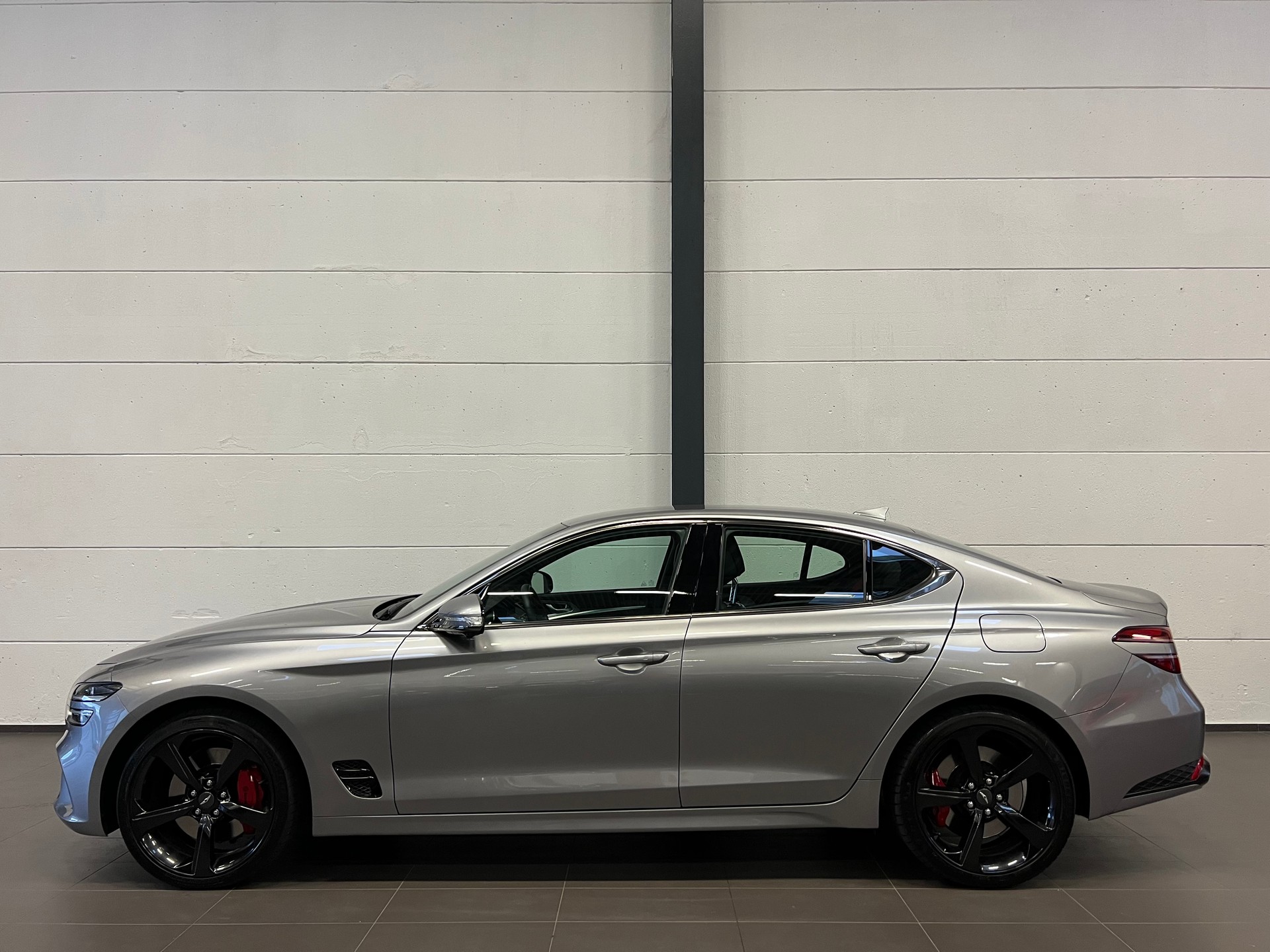 GENESIS G70 2.0 TGDI Sport AT8 AWD-image-8
