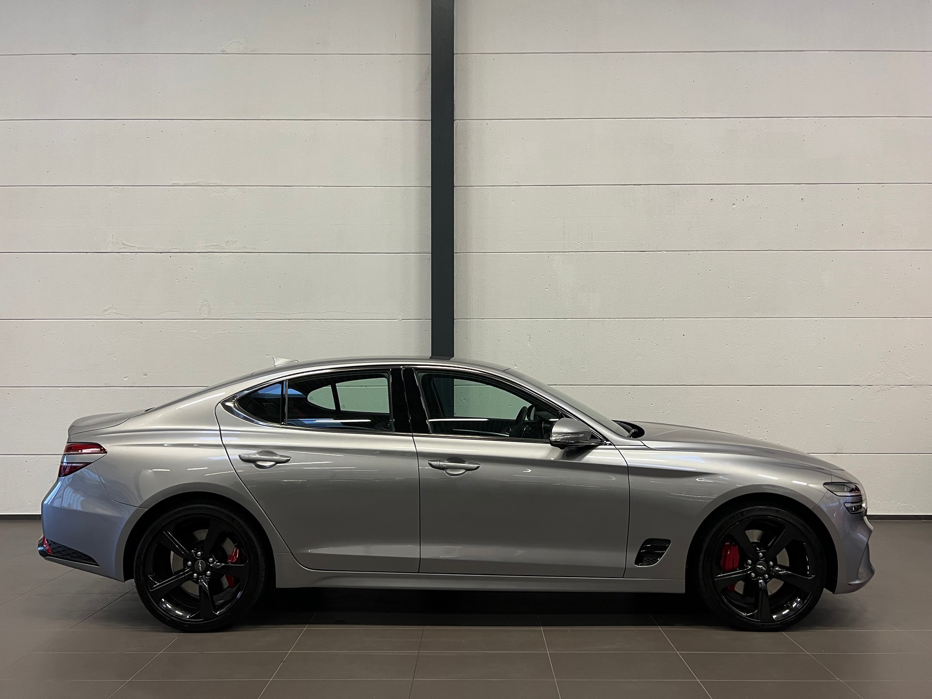 GENESIS G70 2.0 TGDI Sport AT8 AWD-image-9