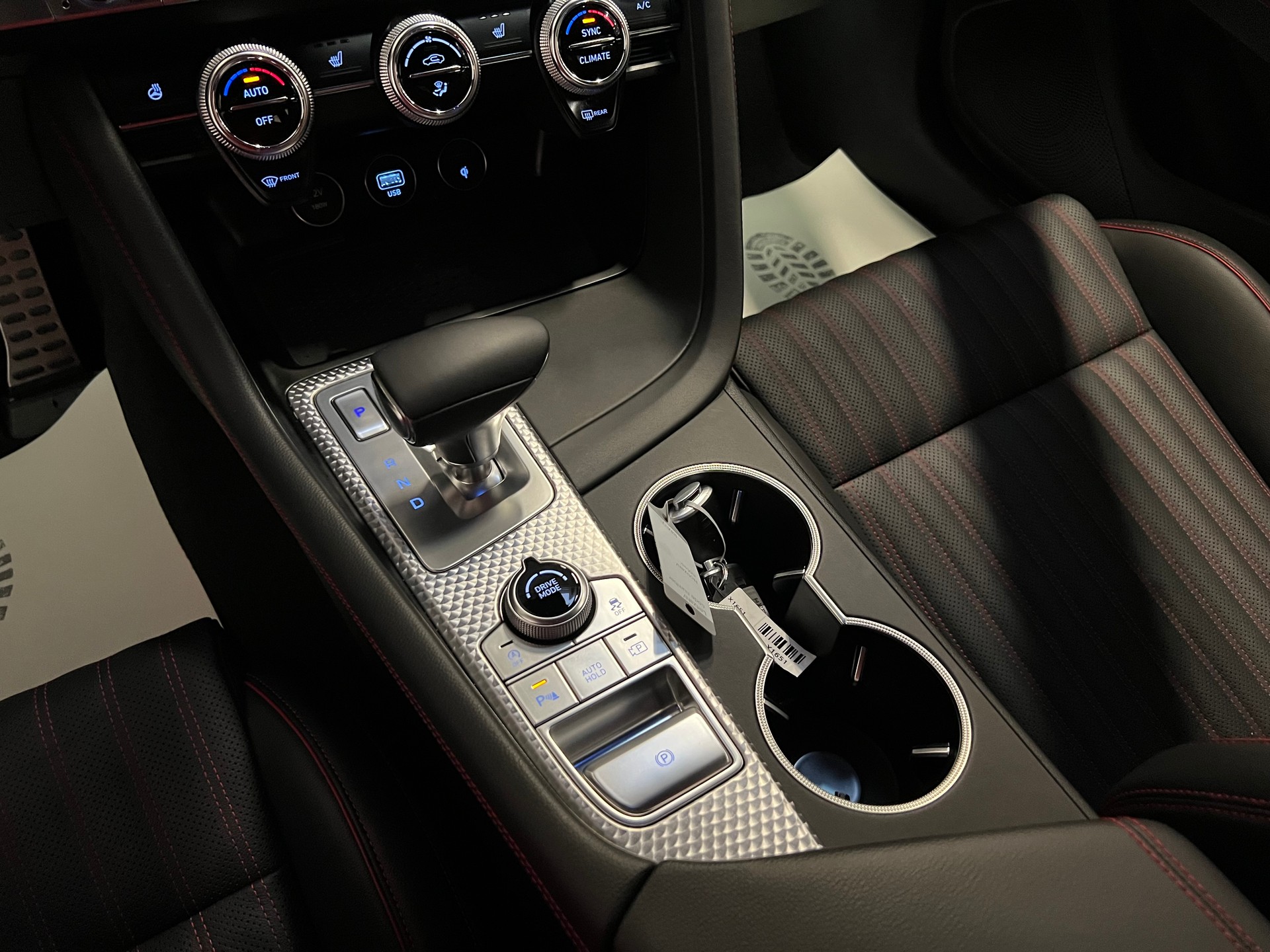 GENESIS G70 2.0 TGDI Sport AT8 AWD-image-27