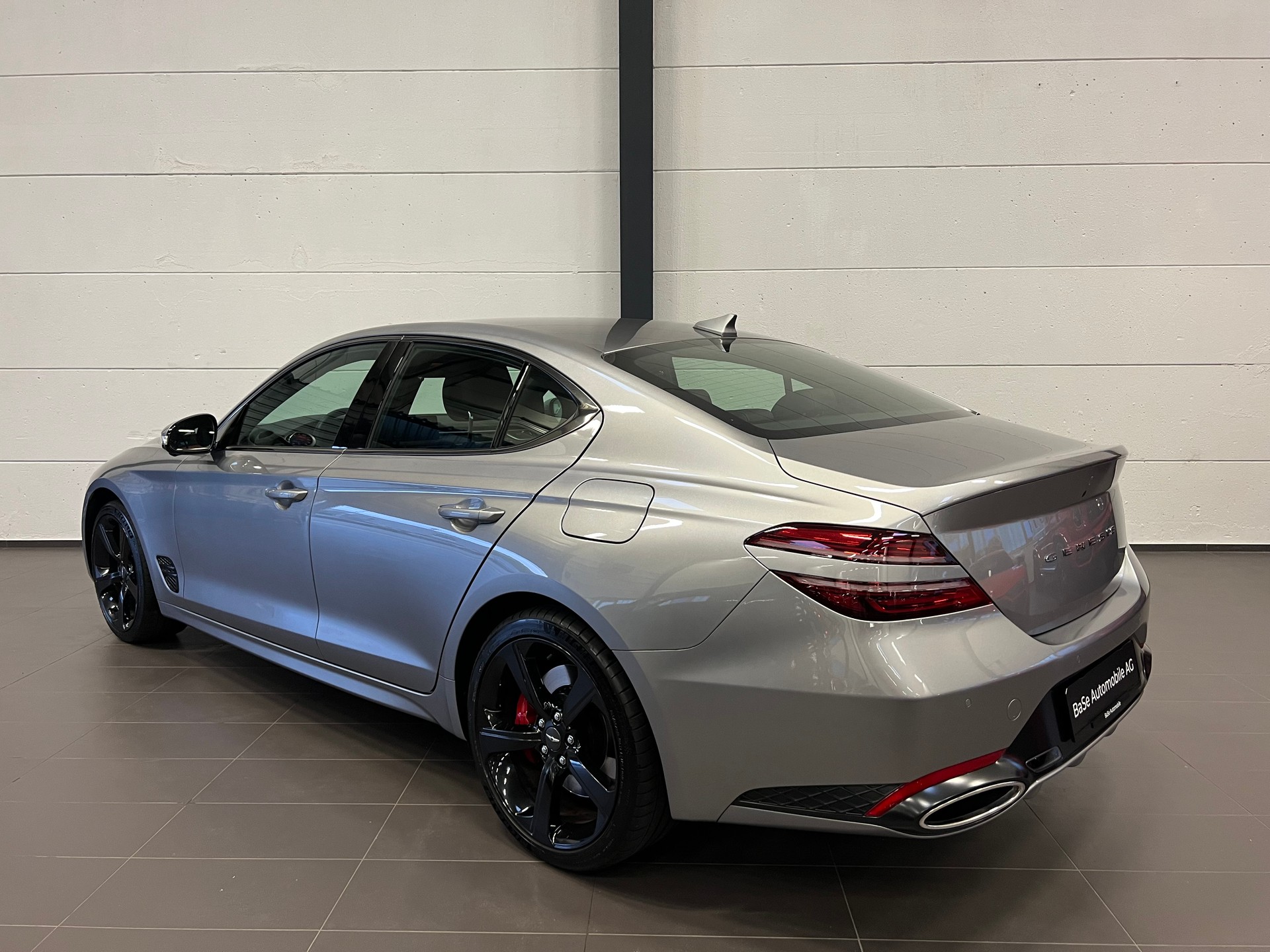 GENESIS G70 2.0 TGDI Sport AT8 AWD-image-10