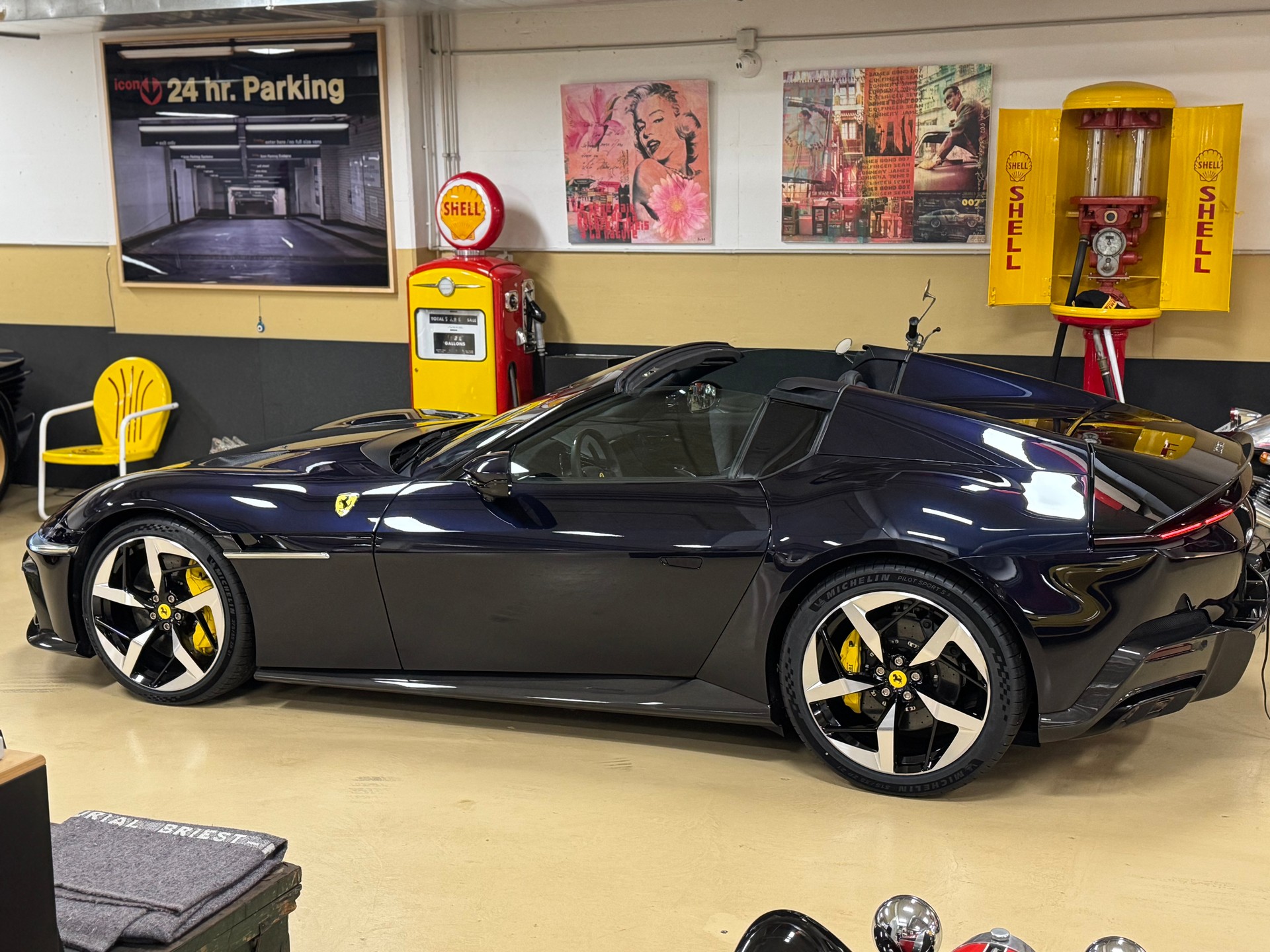 FERRARI 12 Cilindri-showroom-element-1