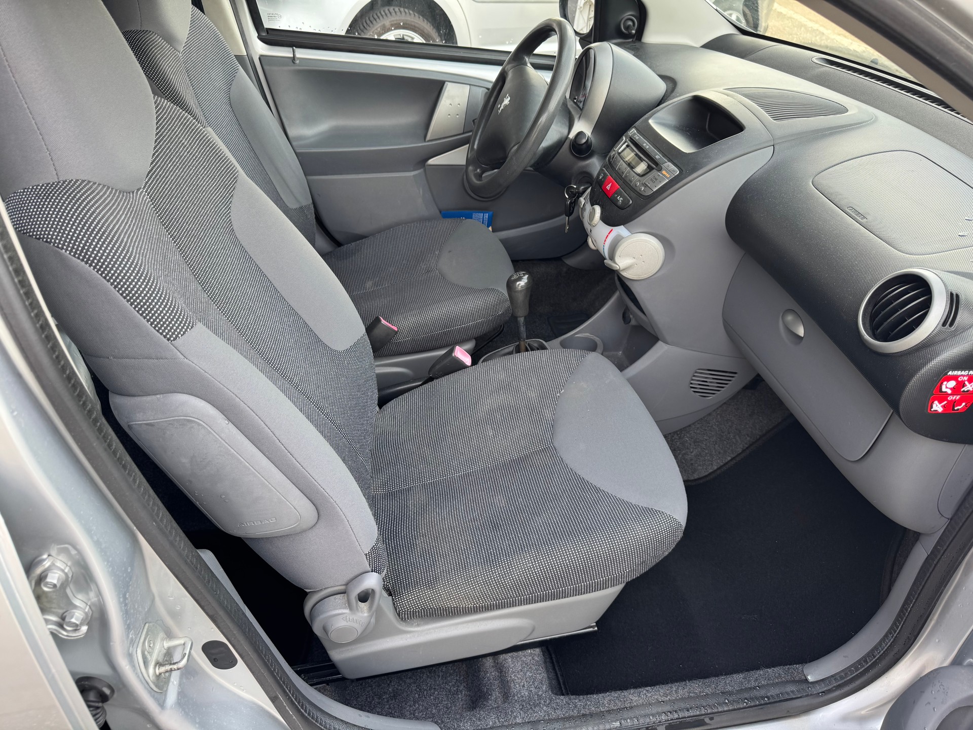 PEUGEOT 107 1.0 Trendy-image-10