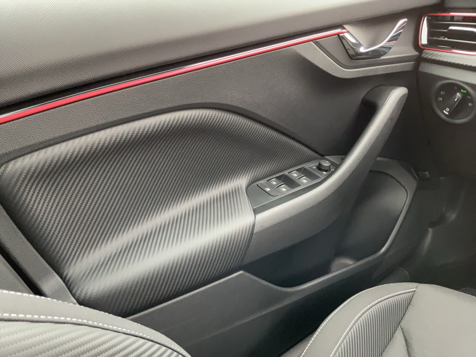 SKODA Kamiq 1.5 TSI Monte Carlo DSG-image-8