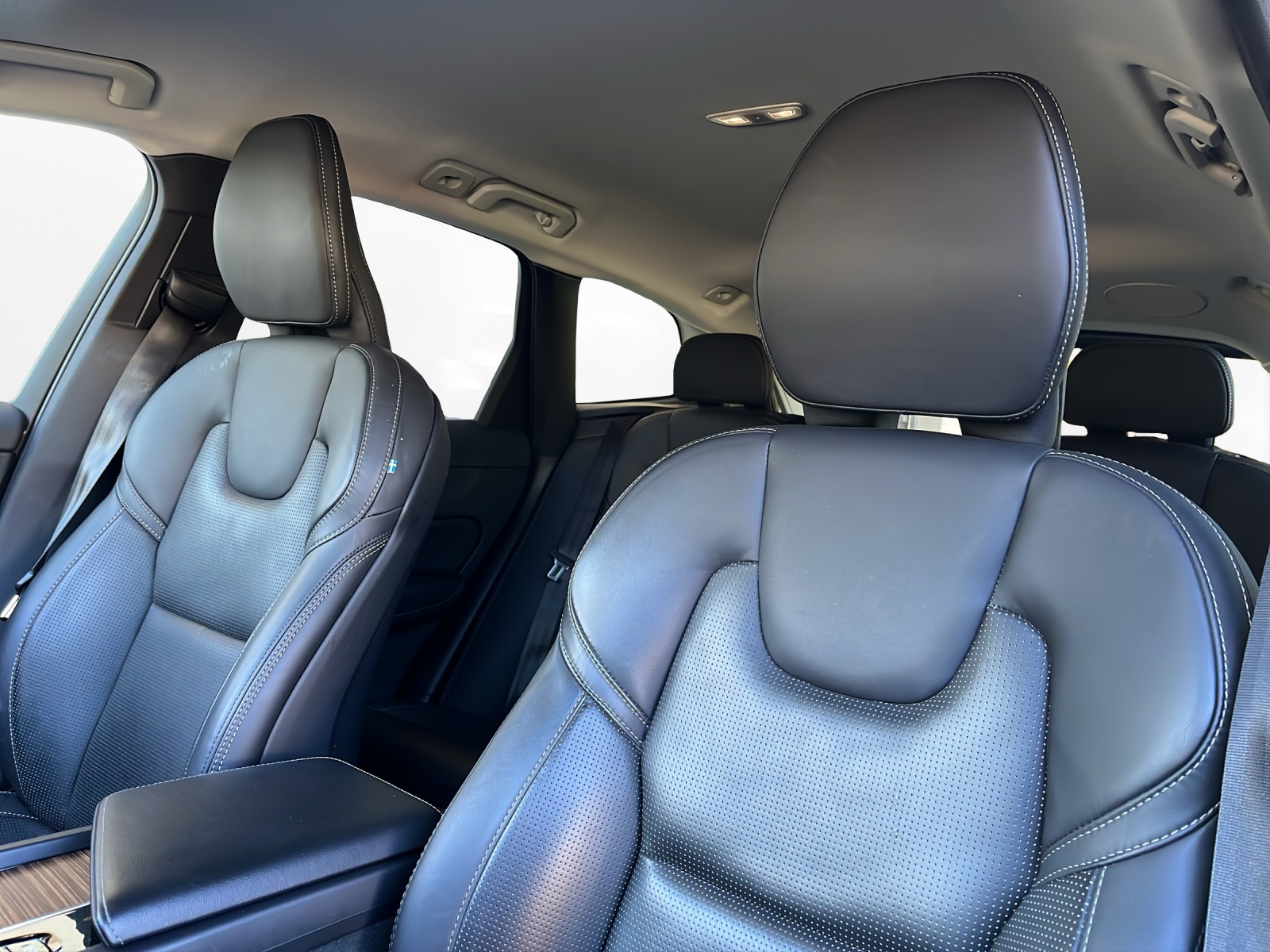 VOLVO XC60 B4 Diesel Mild Hybrid AWD Plus Bright Geartronic-image-14