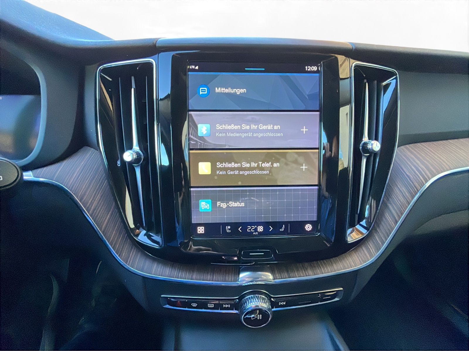 VOLVO XC60 B4 Diesel Mild Hybrid AWD Plus Bright Geartronic-image-12