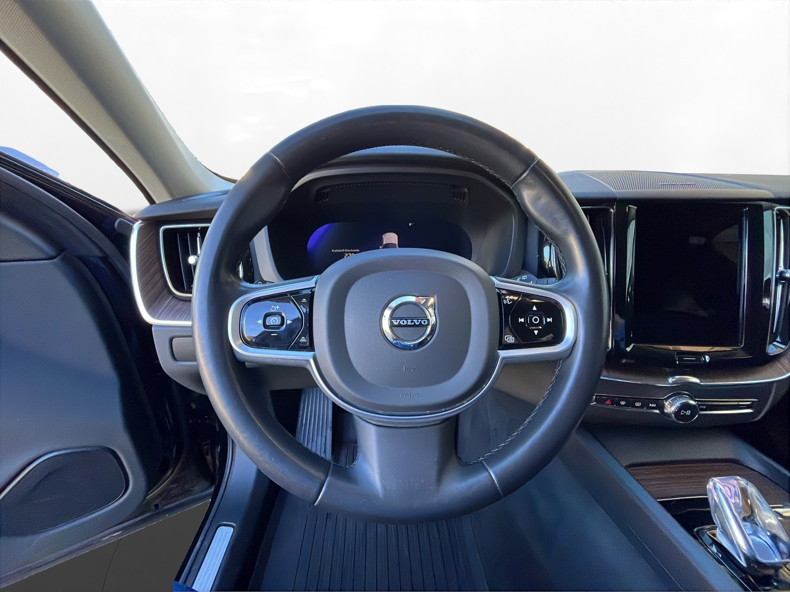 VOLVO XC60 B4 Diesel Mild Hybrid AWD Plus Bright Geartronic-image-9