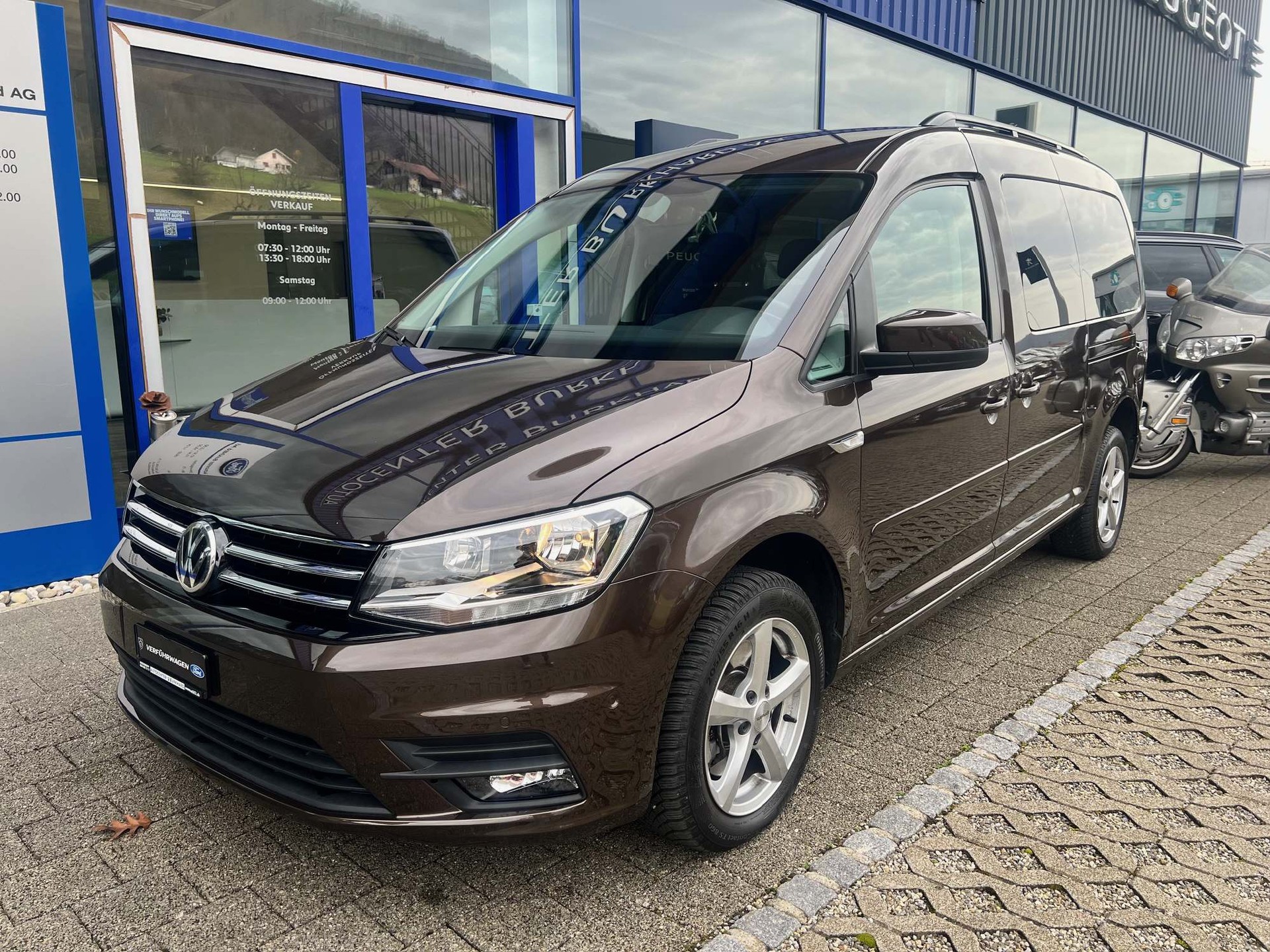 VW Caddy Maxi 2.0 TDI Behindertenumbau-showroom-element-2