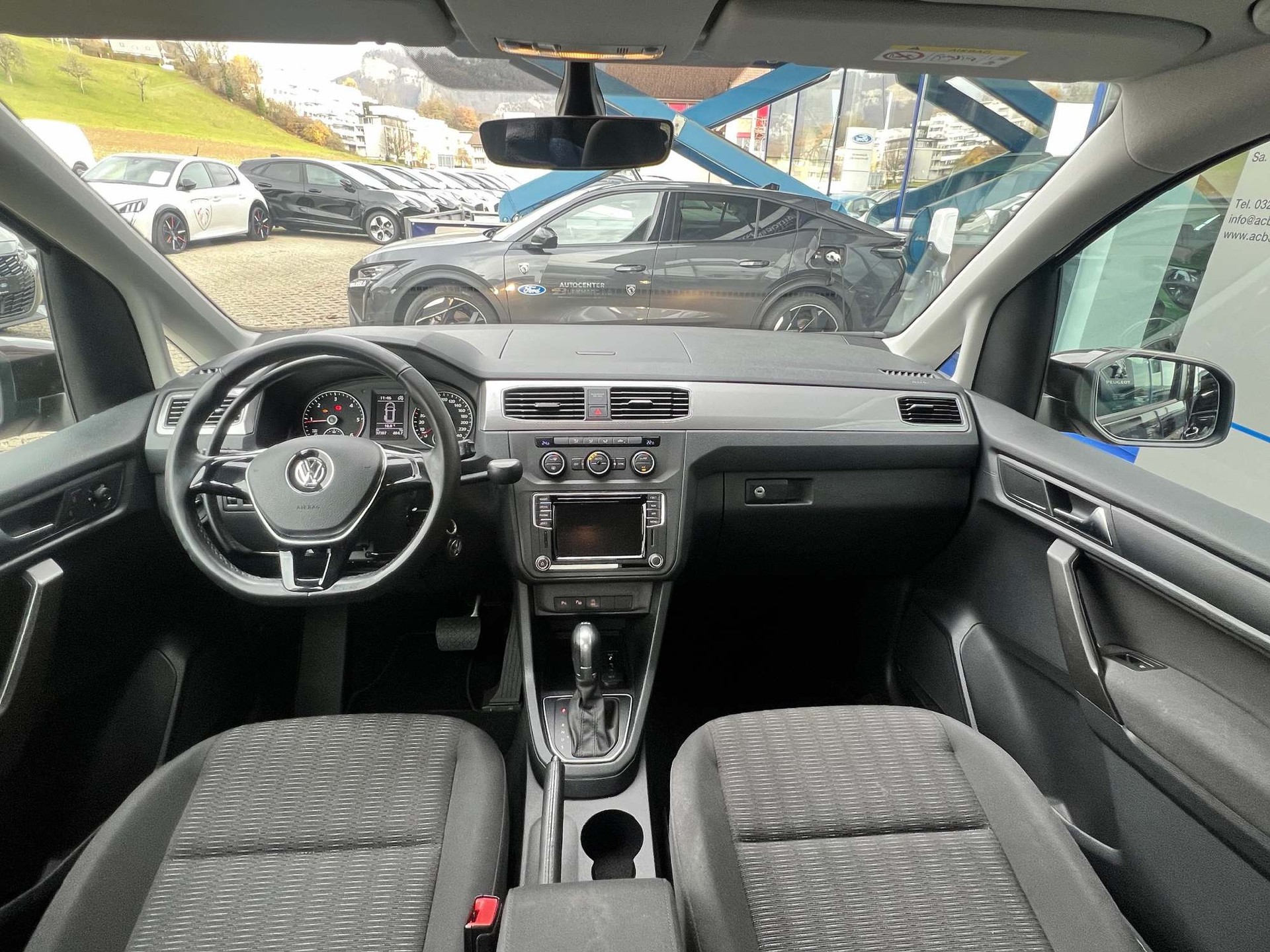 VW Caddy Maxi 2.0 TDI Behindertenumbau-image-4
