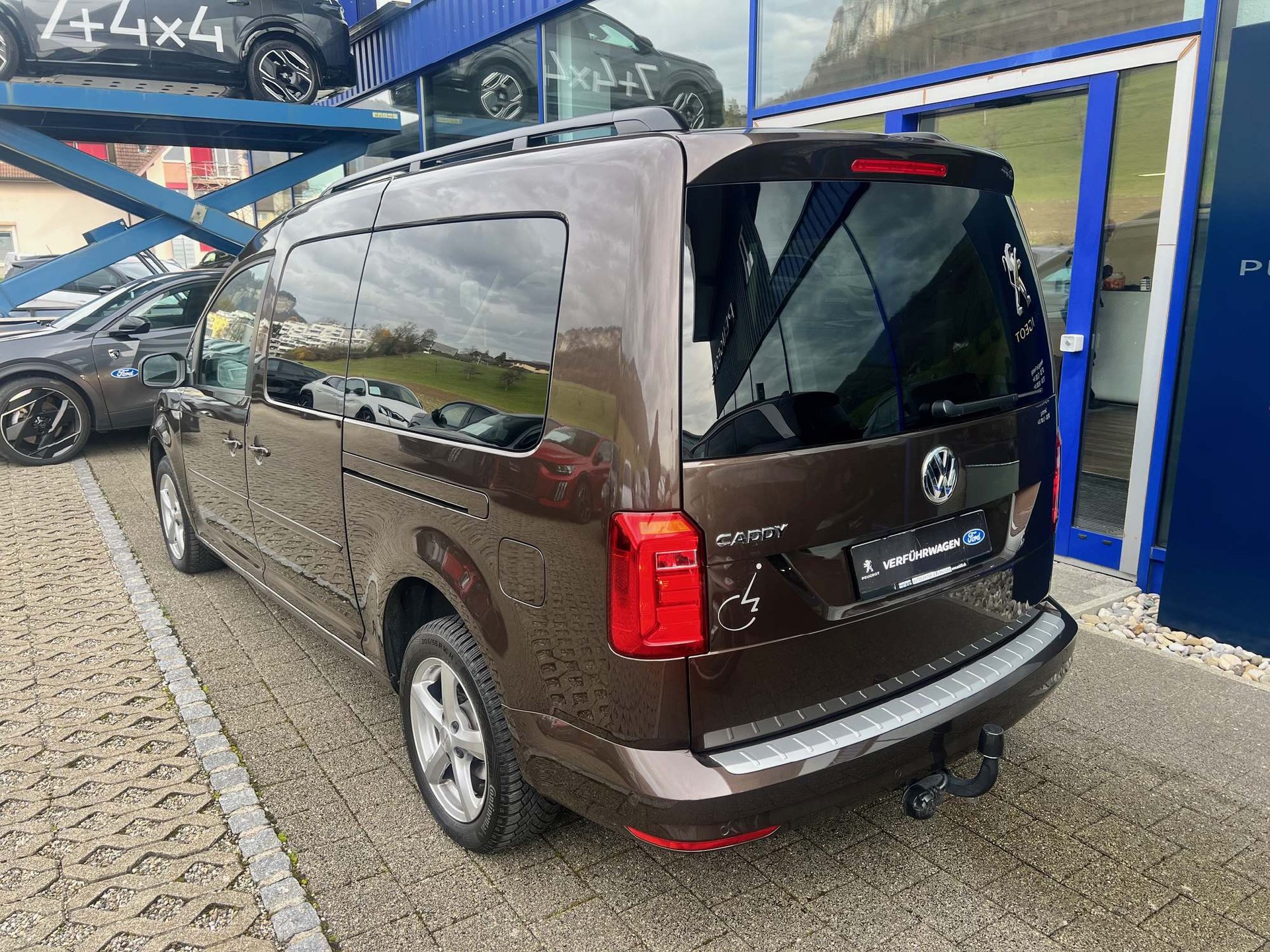 VW Caddy Maxi 2.0 TDI Behindertenumbau-showroom-element-3
