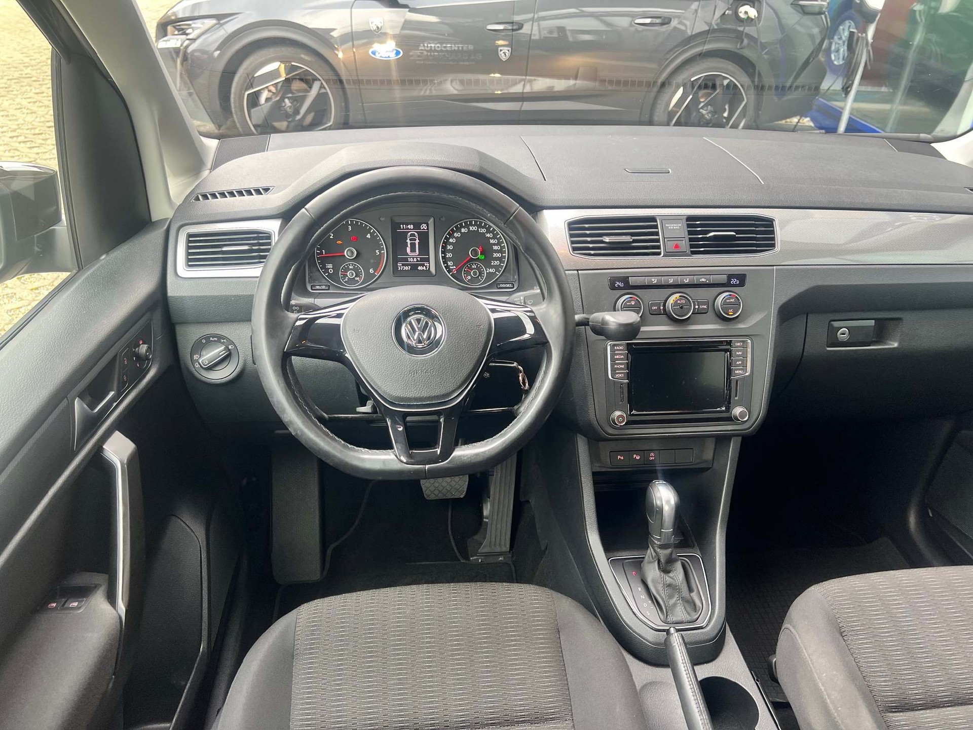 VW Caddy Maxi 2.0 TDI Behindertenumbau-image-9