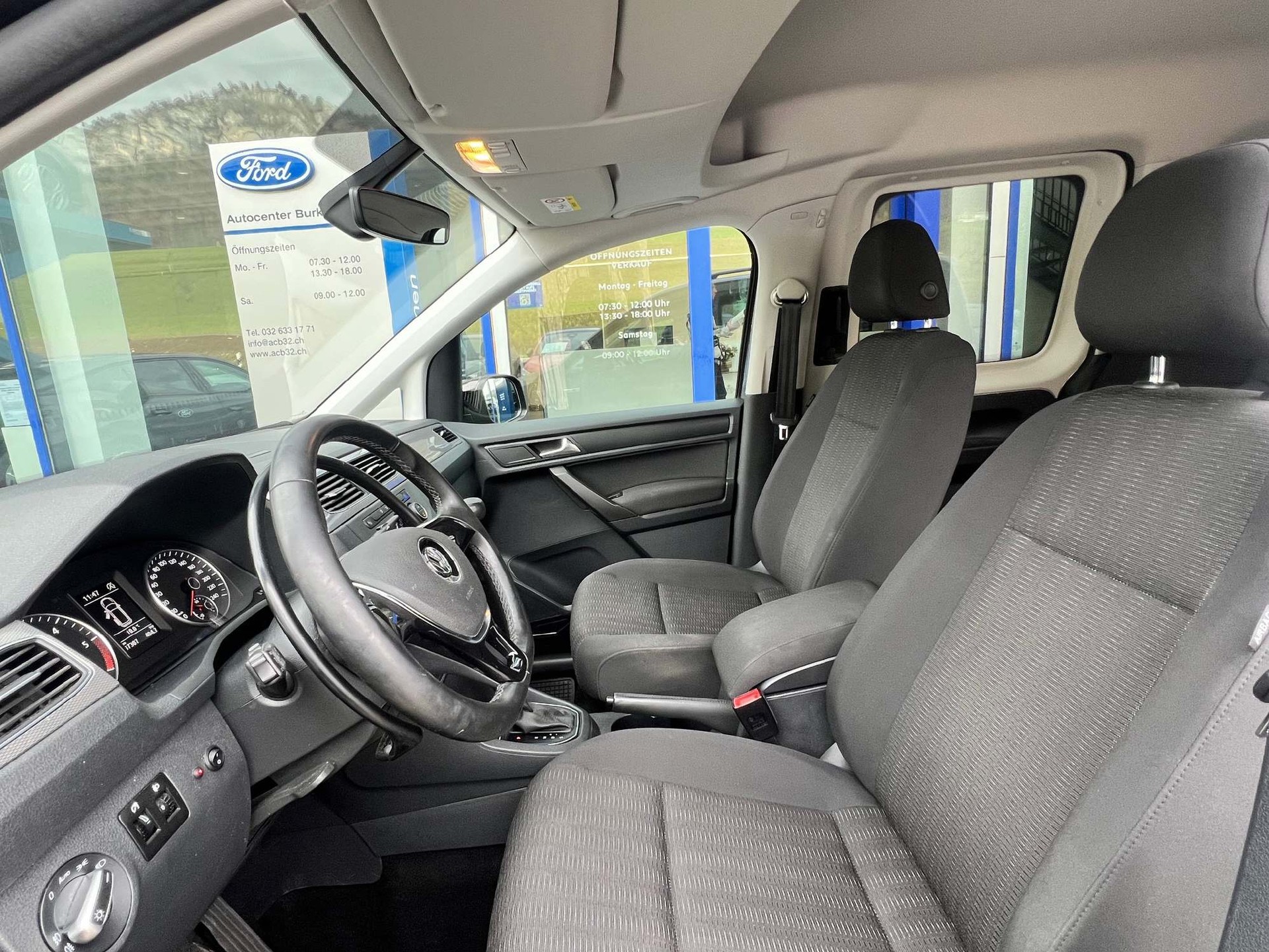 VW Caddy Maxi 2.0 TDI Behindertenumbau-image-6