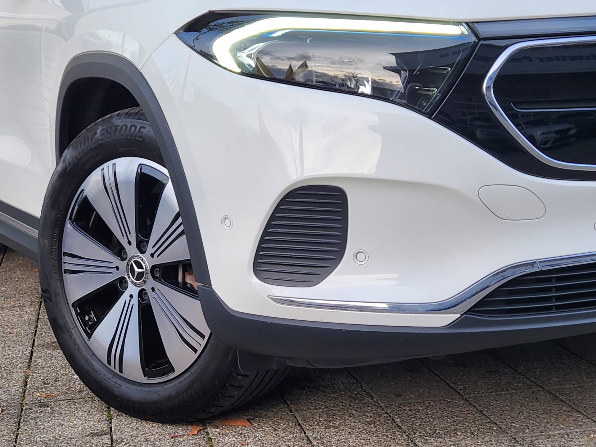 MERCEDES-BENZ EQA 250 ** BATTERIEZERTIFIKAT - KEYLESS - SITZHEIZUNG - SPURASSISTENT - KAMERA - GARANTIE BIS 7.2029 **-showroom-element-3