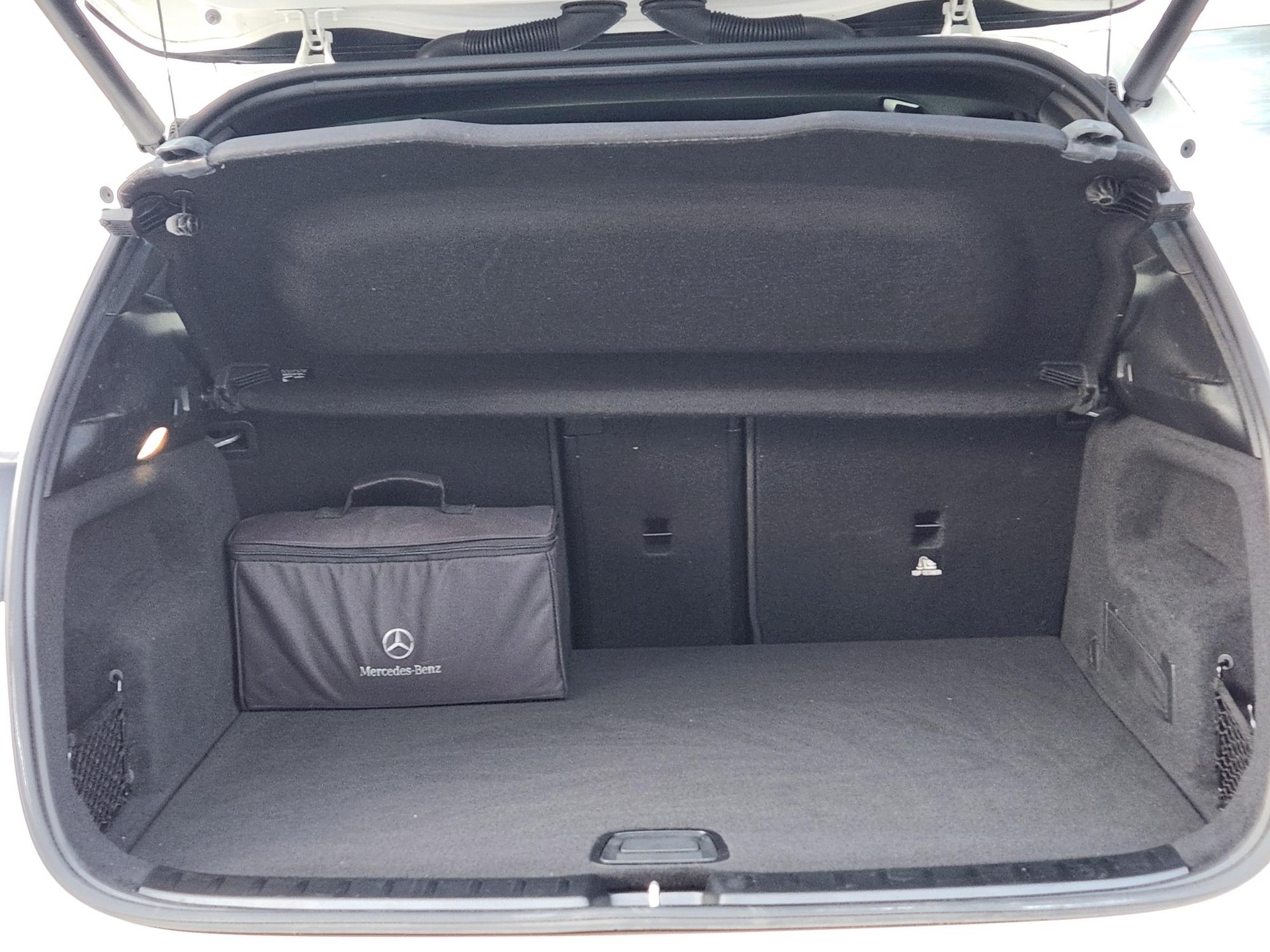 MERCEDES-BENZ EQA 250 ** BATTERIEZERTIFIKAT - KEYLESS - SITZHEIZUNG - SPURASSISTENT - KAMERA - GARANTIE BIS 7.2029 **-image-27