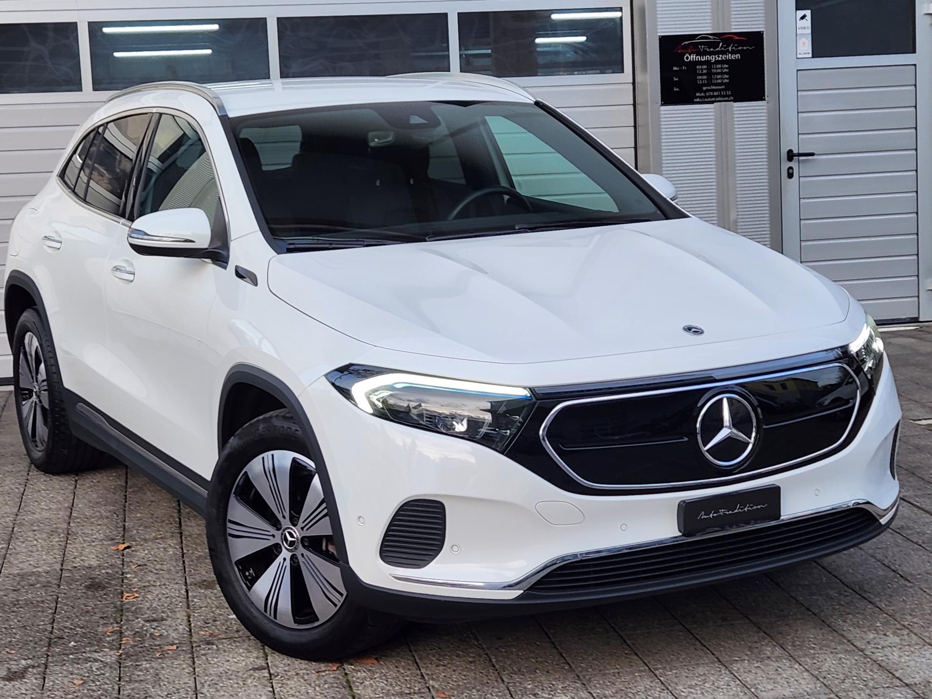 MERCEDES-BENZ EQA 250 ** BATTERIEZERTIFIKAT - KEYLESS - SITZHEIZUNG - SPURASSISTENT - KAMERA - GARANTIE BIS 7.2029 **-showroom-element-1