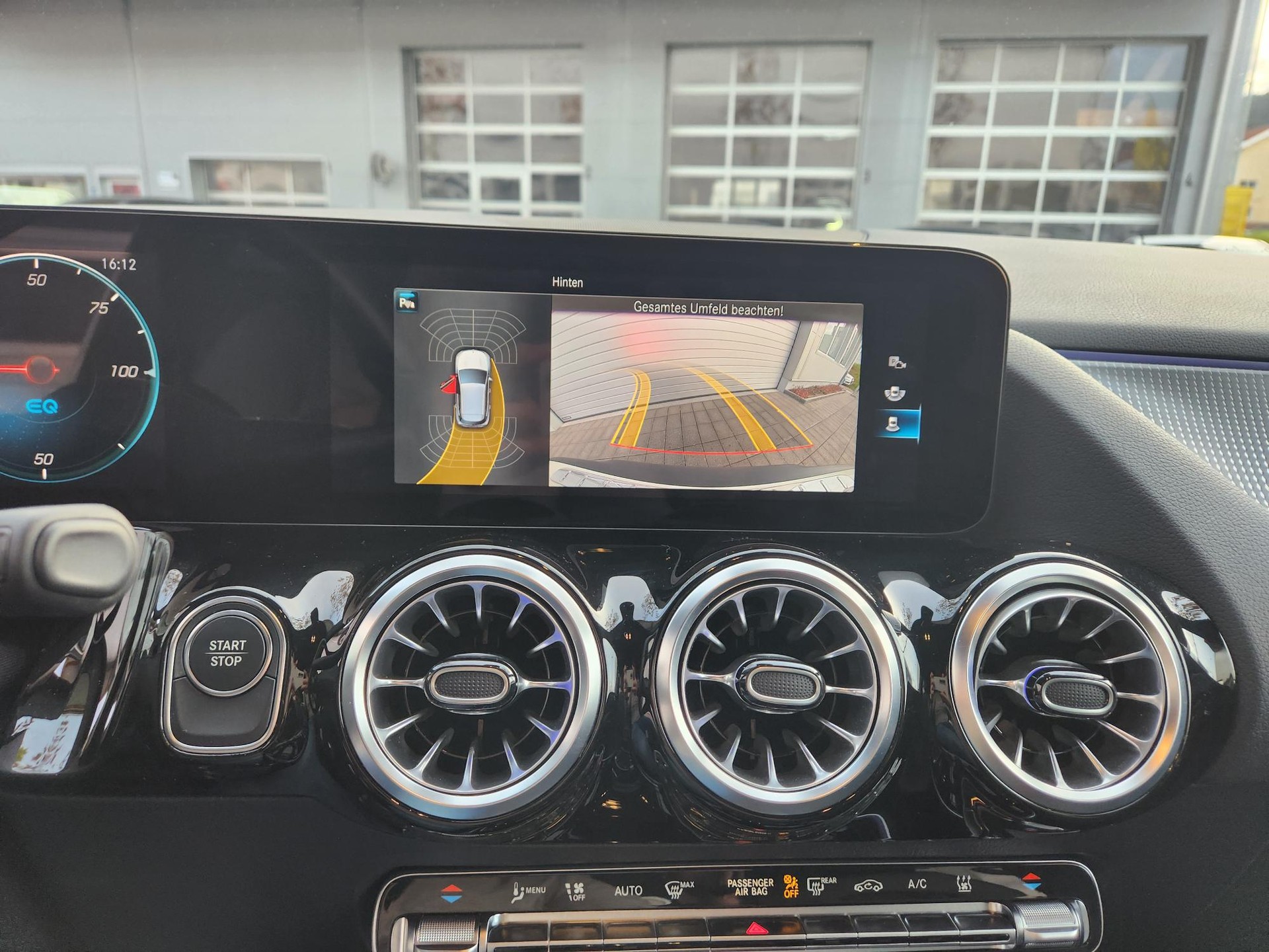 MERCEDES-BENZ EQA 250 ** BATTERIEZERTIFIKAT - KEYLESS - SITZHEIZUNG - SPURASSISTENT - KAMERA - GARANTIE BIS 7.2029 **-image-22