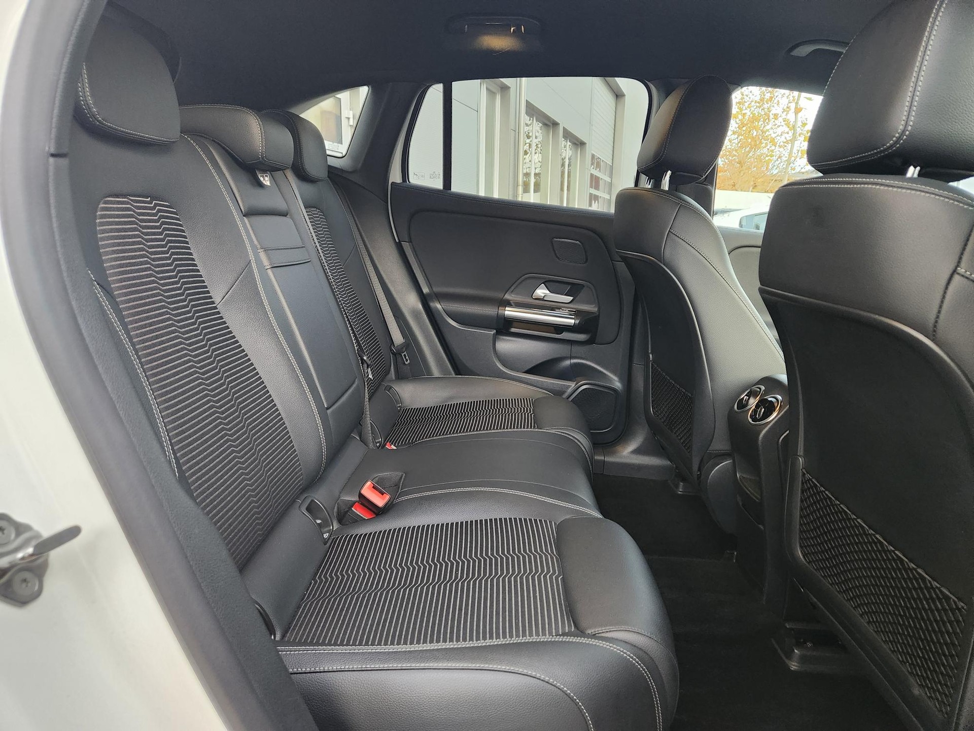 MERCEDES-BENZ EQA 250 ** BATTERIEZERTIFIKAT - KEYLESS - SITZHEIZUNG - SPURASSISTENT - KAMERA - GARANTIE BIS 7.2029 **-image-10