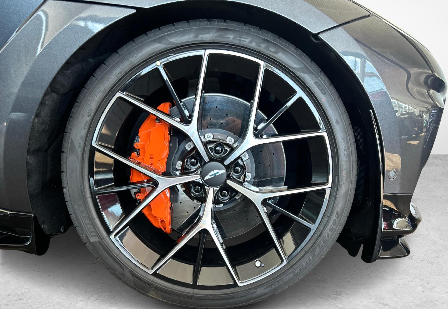 ASTON MARTIN DBX 707 4.0 V8 Bi-Turbo-image-10