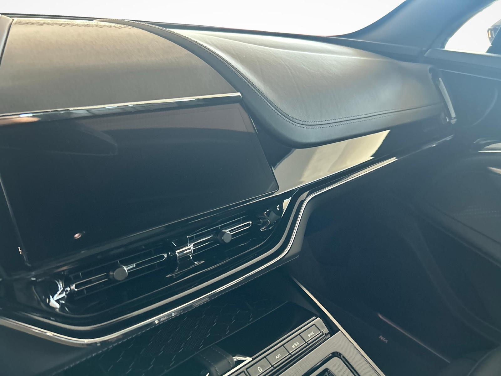 ASTON MARTIN DBX 707 4.0 V8 Bi-Turbo-image-15